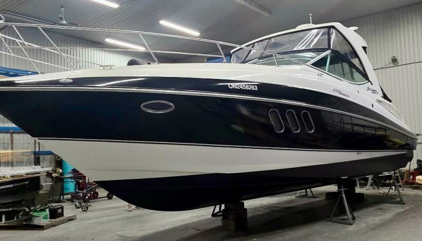 2011 Cruisers Yachts 330 Express 33
