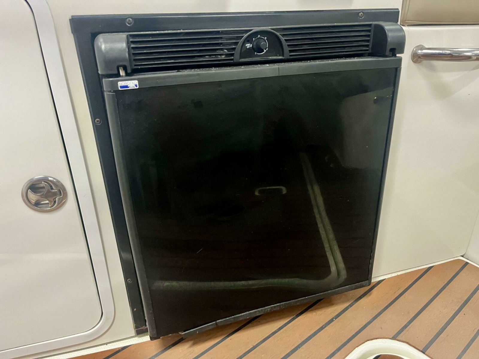 2011 Cruisers Yachts 330 Express 33