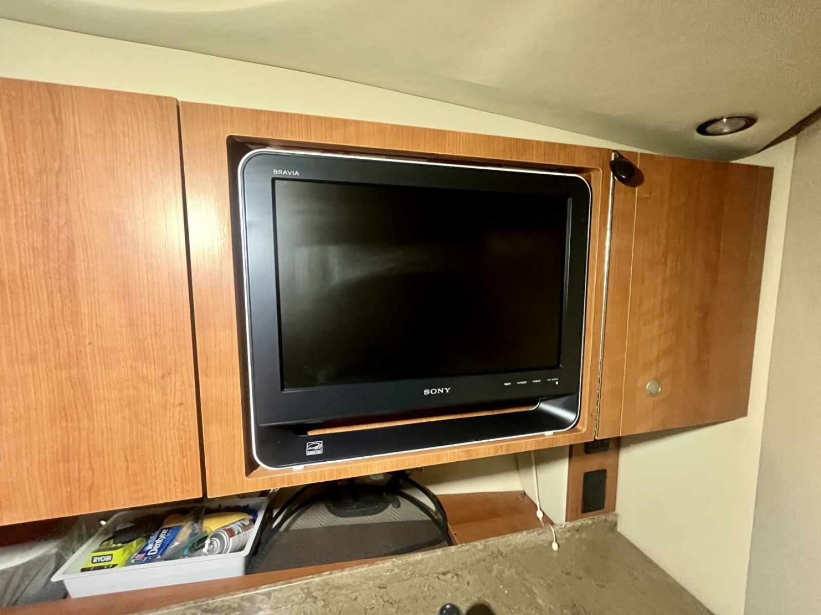 2011 Cruisers Yachts 330 Express 33