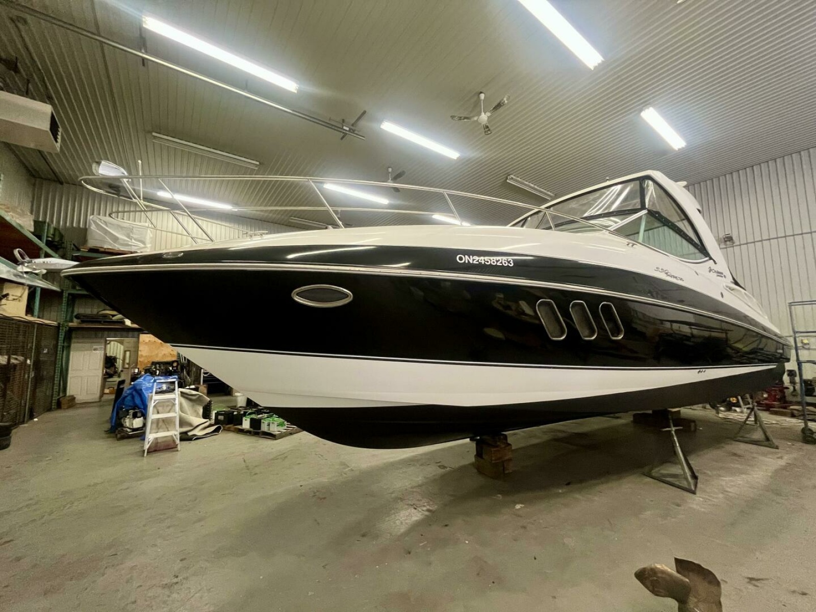 2011 Cruisers Yachts 330 Express 33