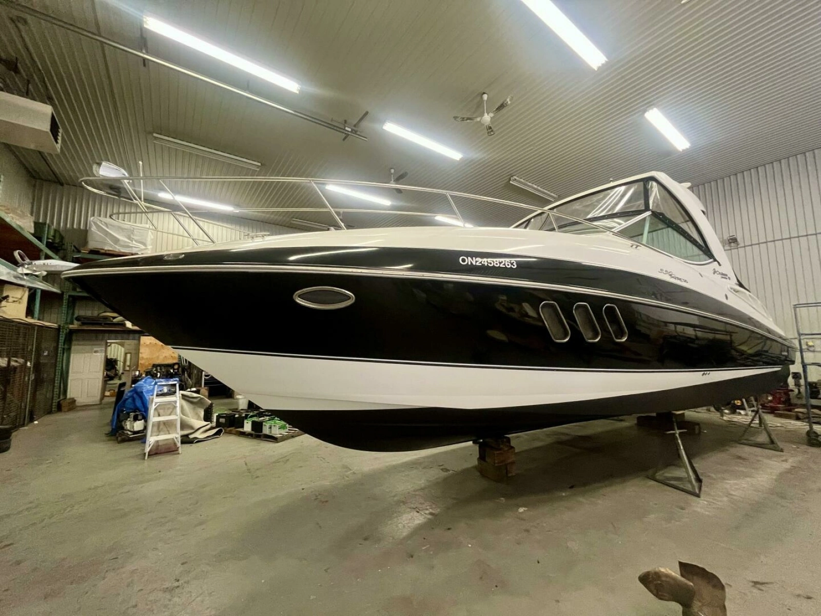 2011 Cruisers Yachts 330 Express 33