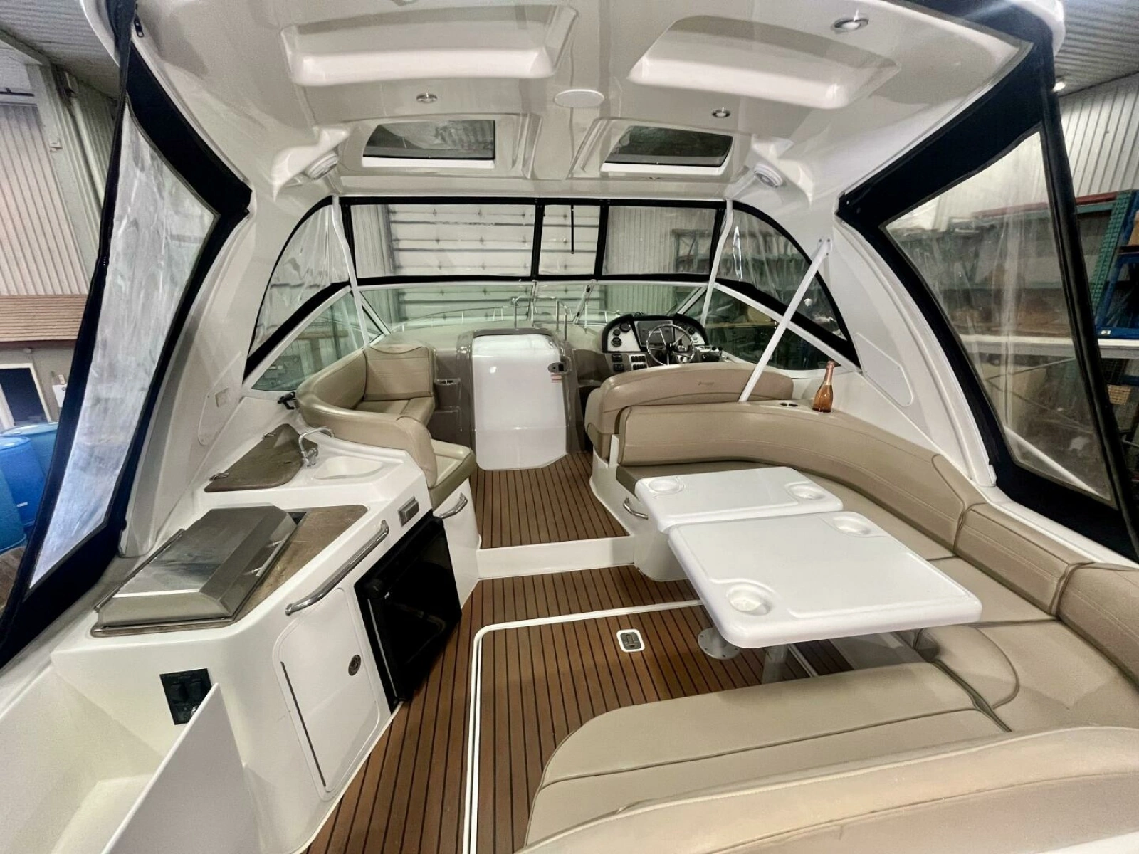 2011 Cruisers Yachts 330 Express 33