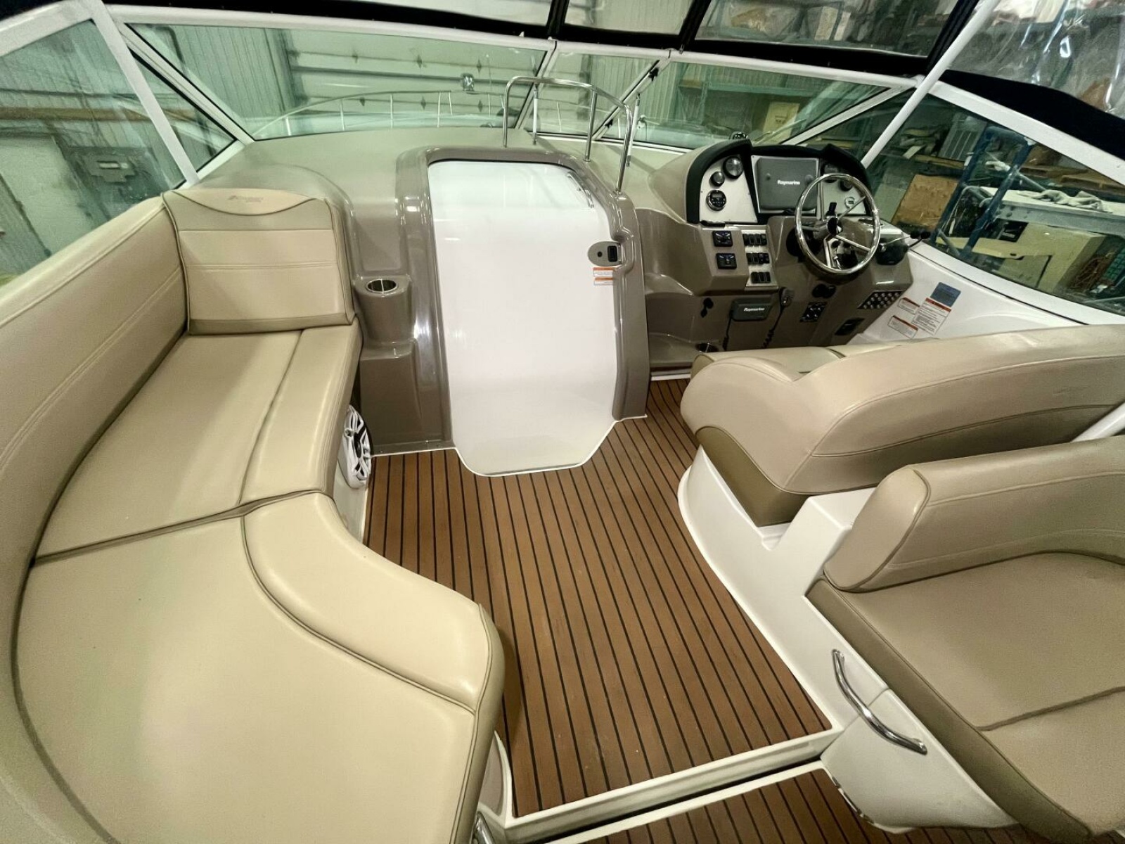 2011 Cruisers Yachts 330 Express 33