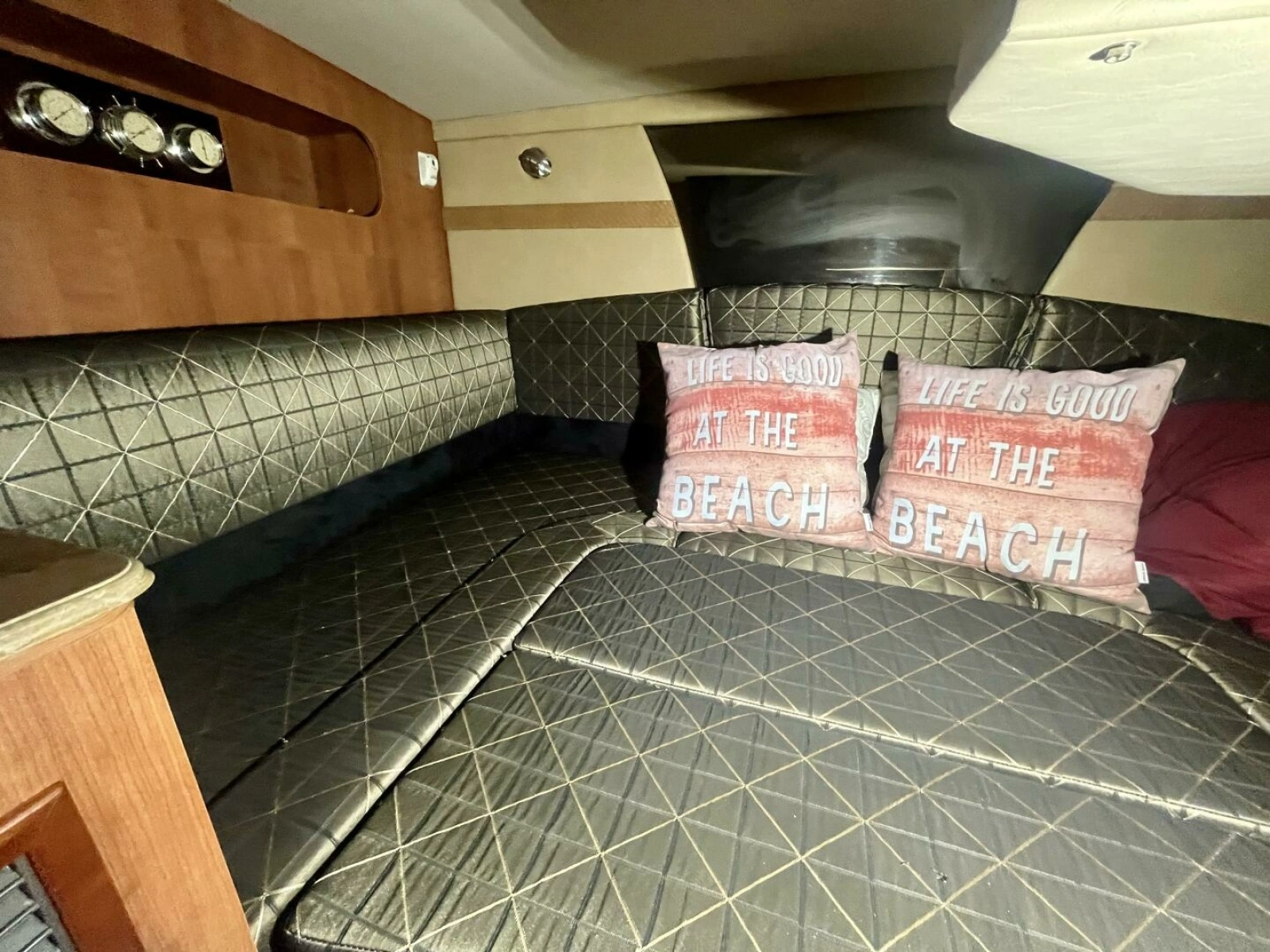 2011 Cruisers Yachts 330 Express 33
