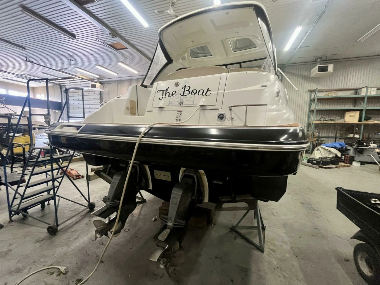 2011 Cruisers Yachts 330 Express 33