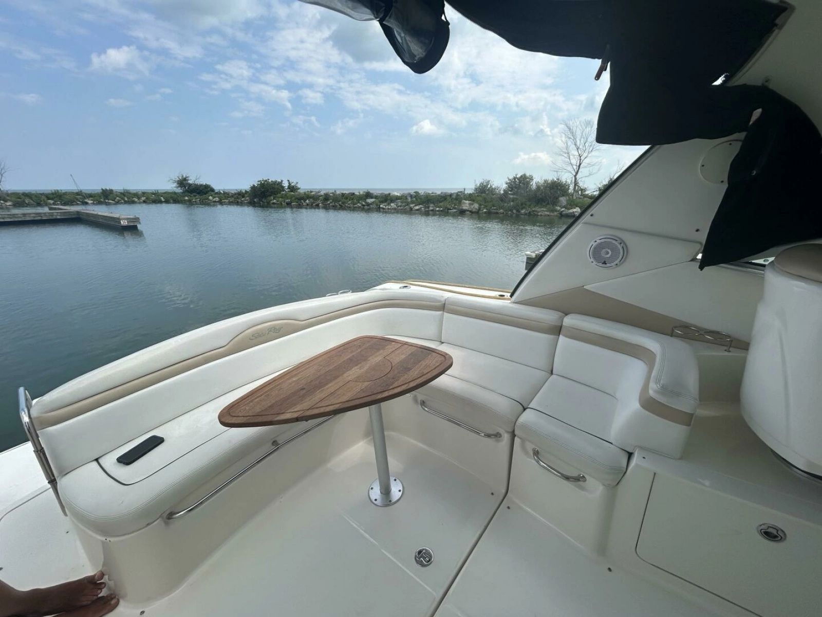 2010 Sea Ray 370 Sundancer 37
