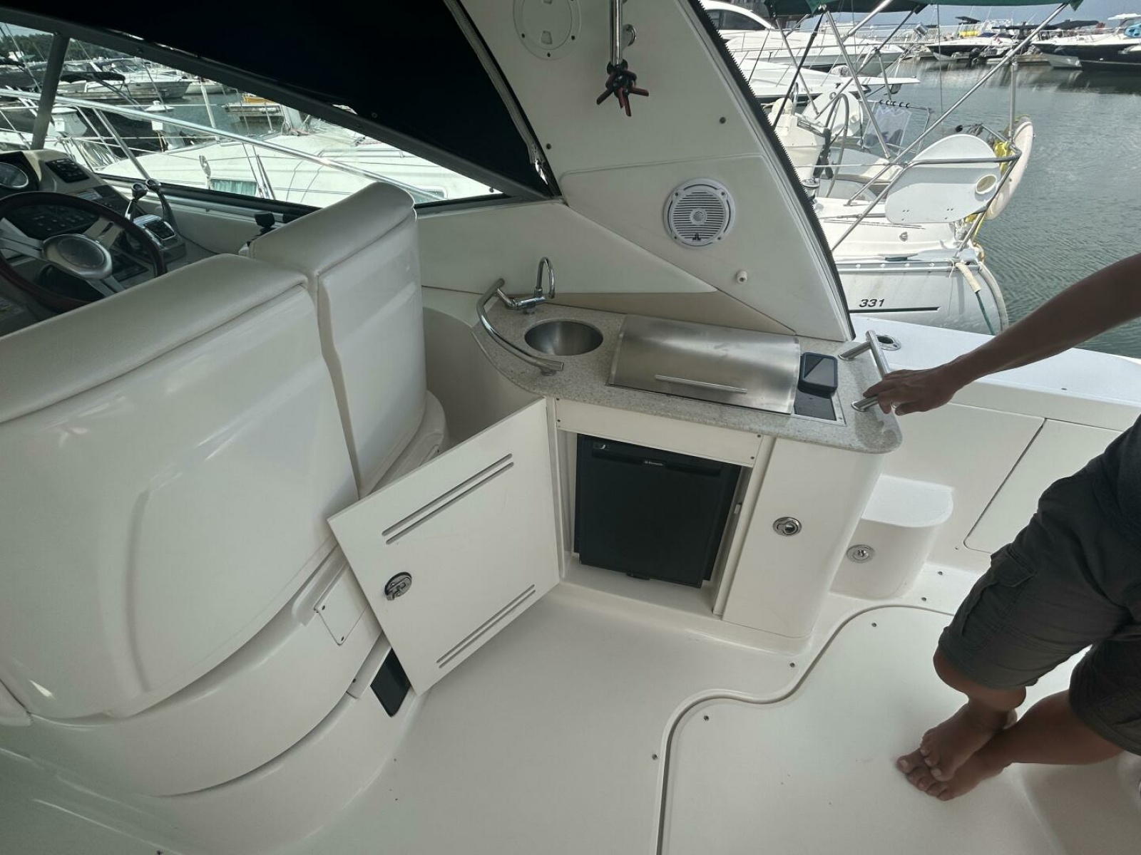 2010 Sea Ray 370 Sundancer 37