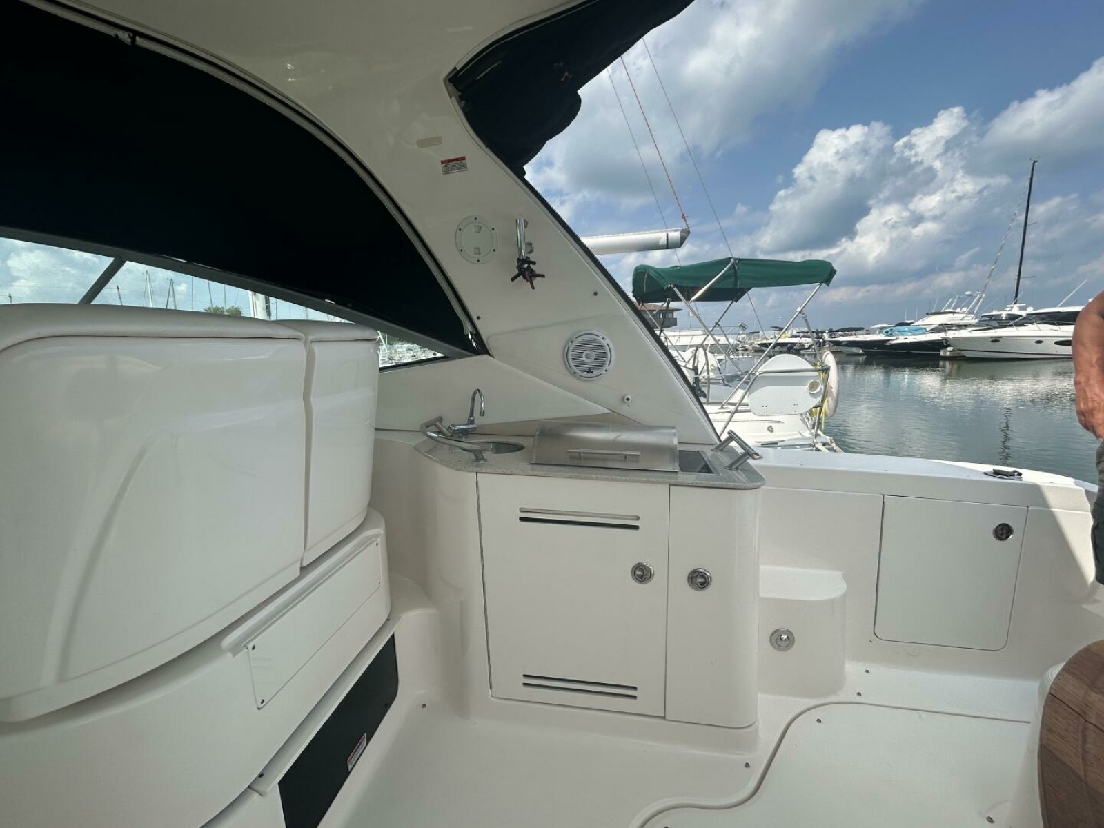 2010 Sea Ray 370 Sundancer 37