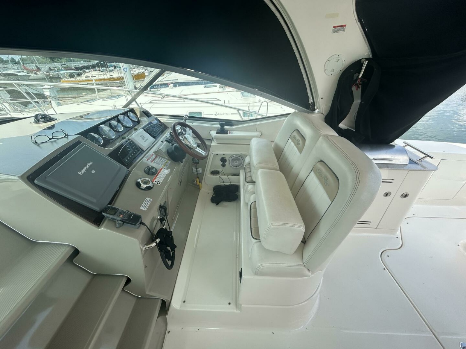 2010 Sea Ray 370 Sundancer 37