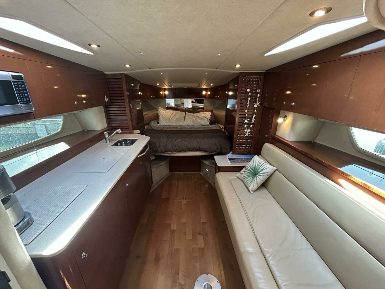 2010 Sea Ray 370 Sundancer 37