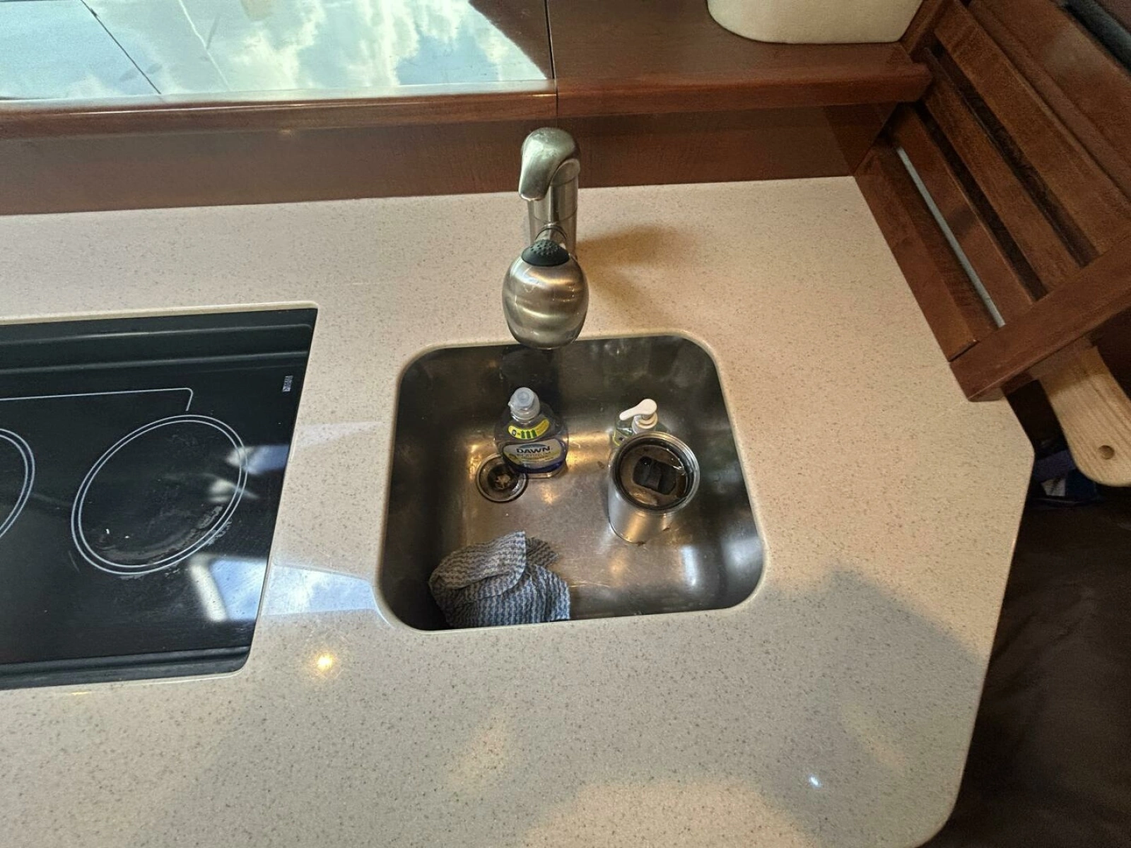 2010 Sea Ray 370 Sundancer 37