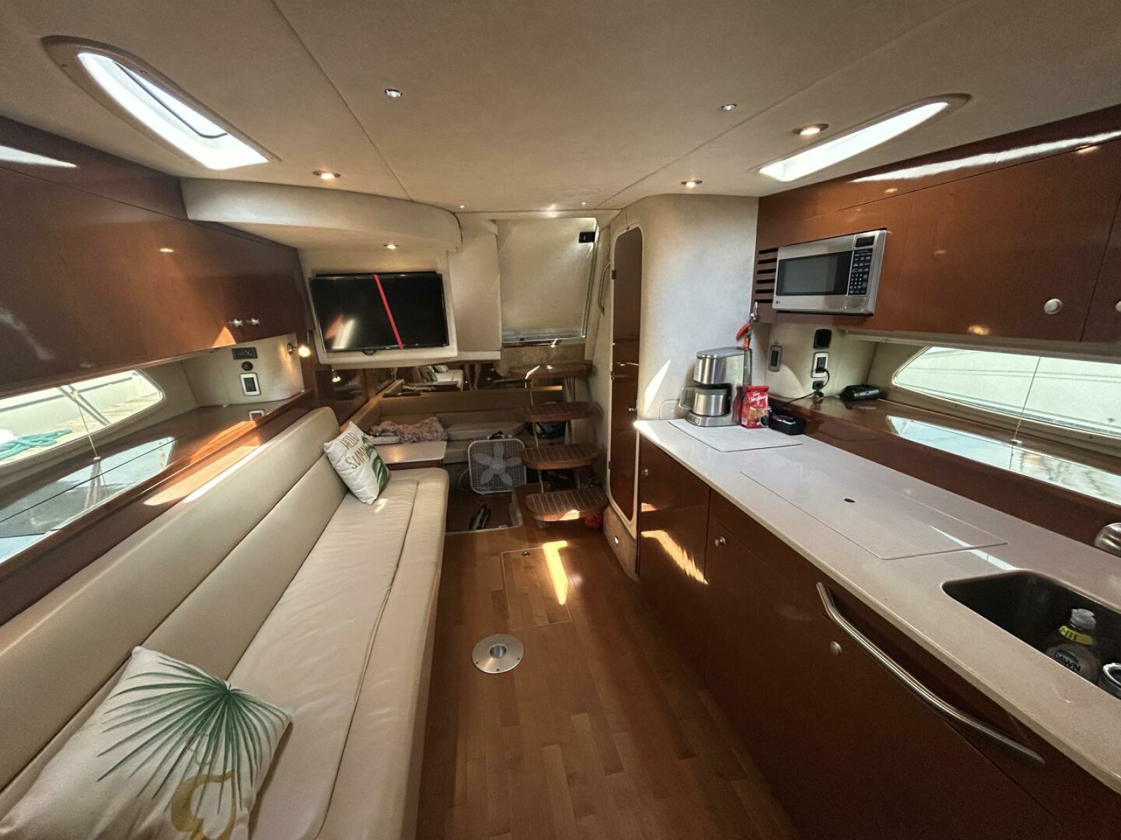 2010 Sea Ray 370 Sundancer 37