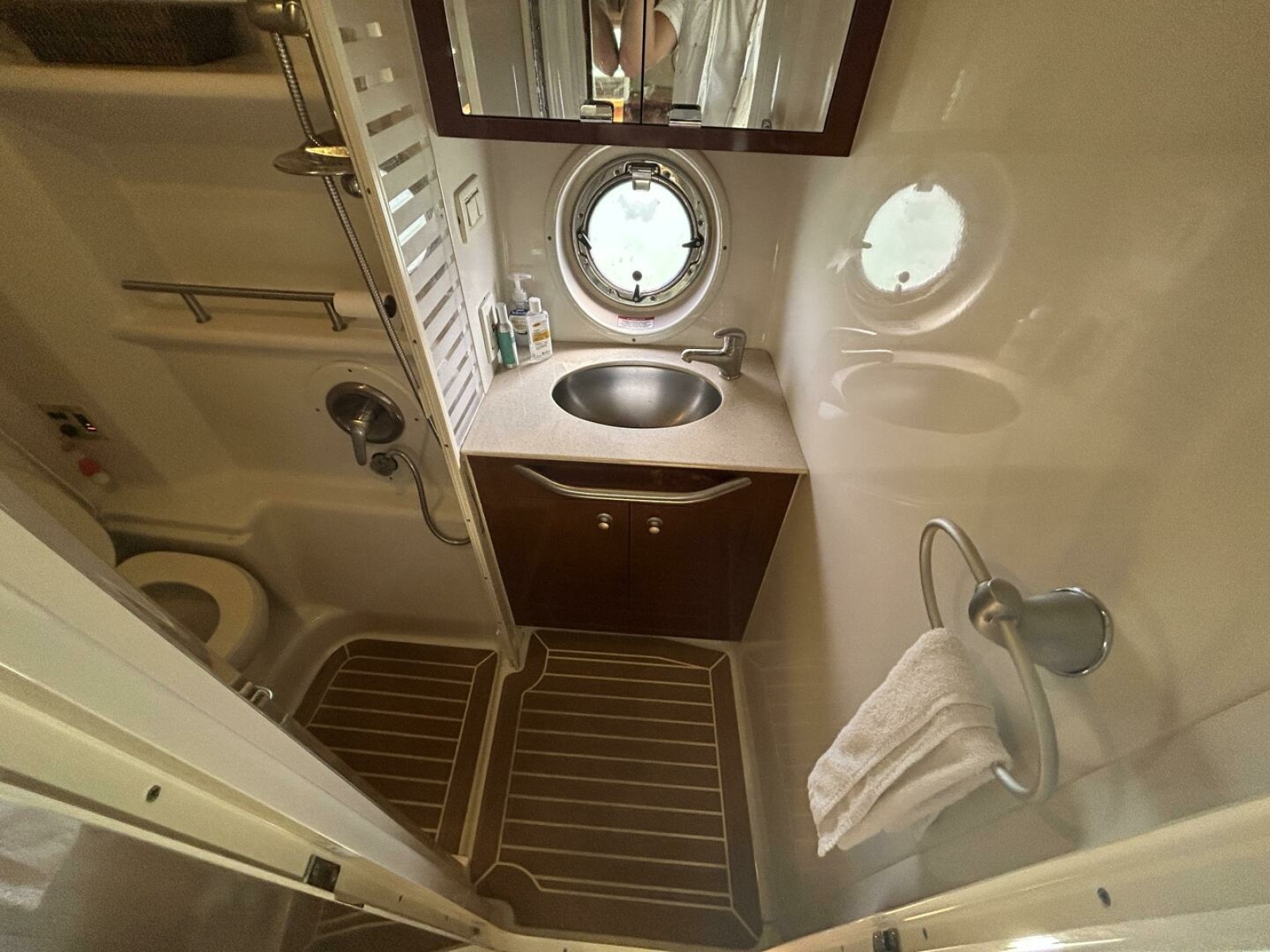2010 Sea Ray 370 Sundancer 37