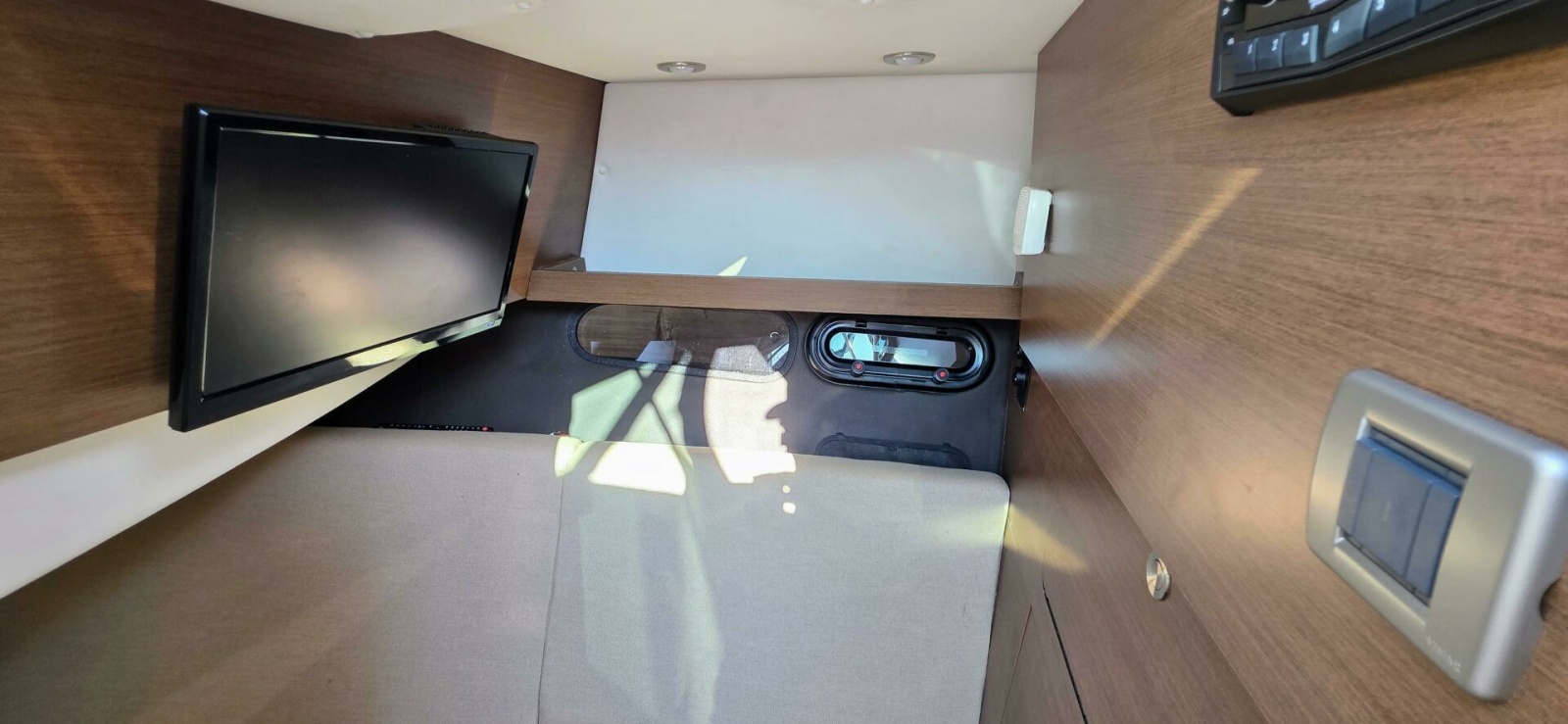 2019 Sea Ray 350 SLX 35