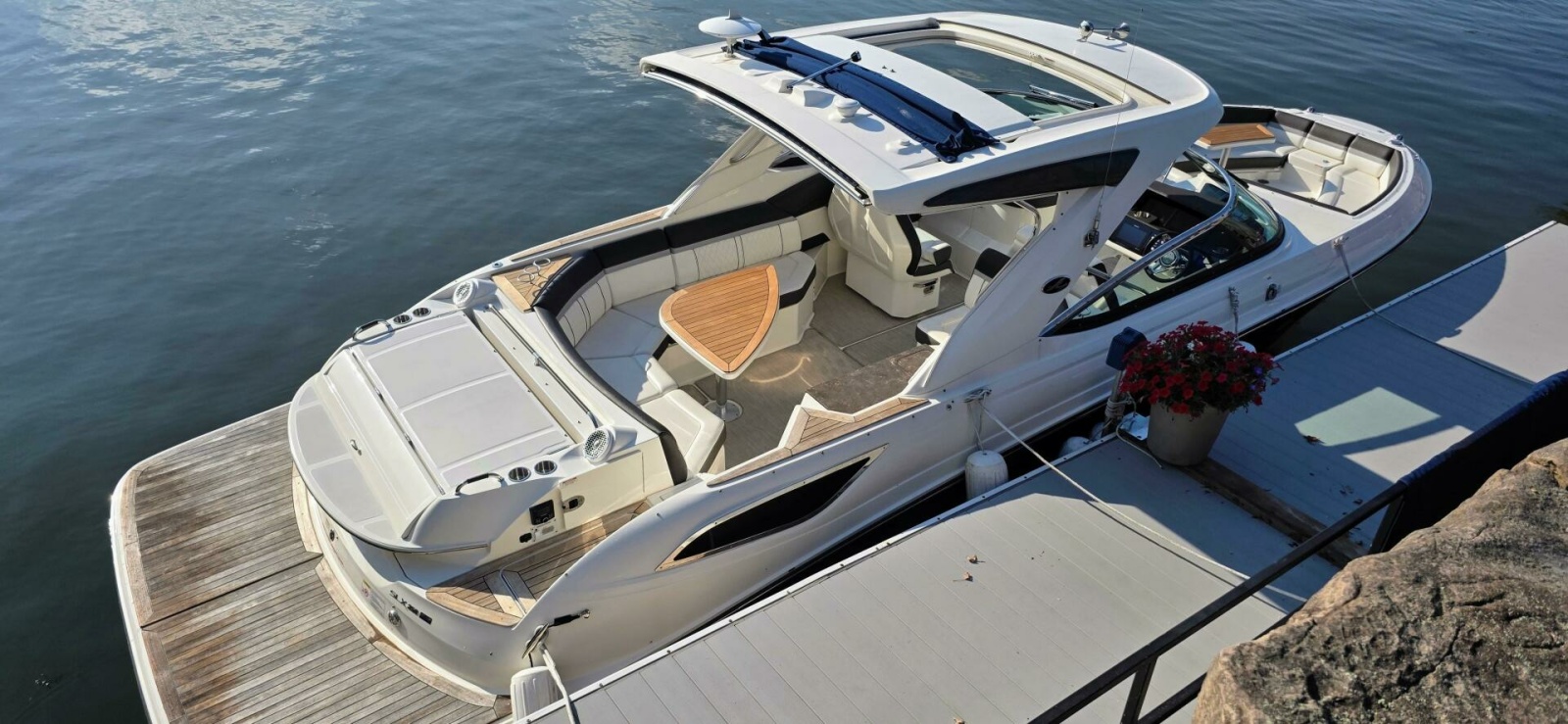 2019 Sea Ray 350 SLX 35