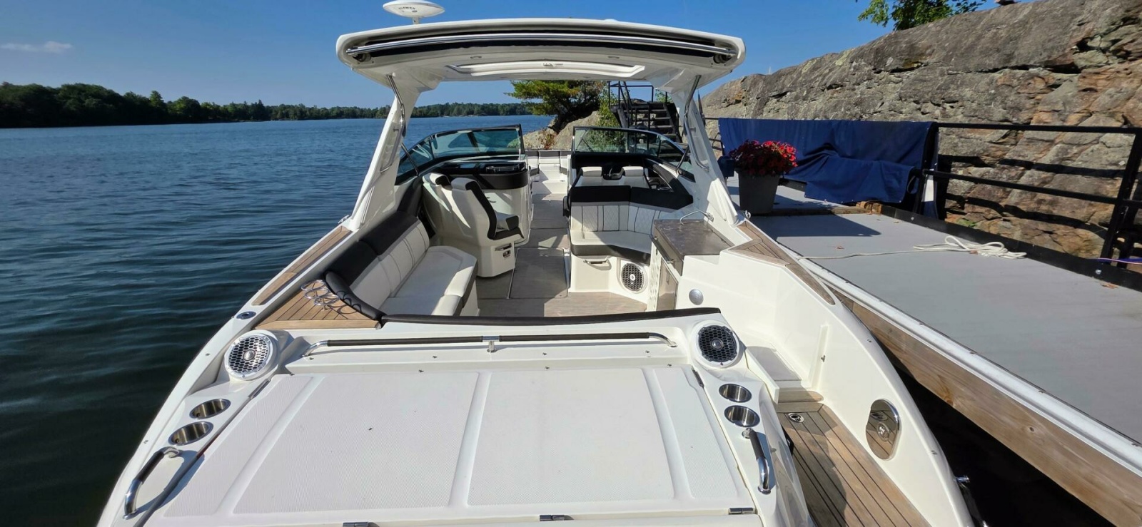 2019 Sea Ray 350 SLX 35