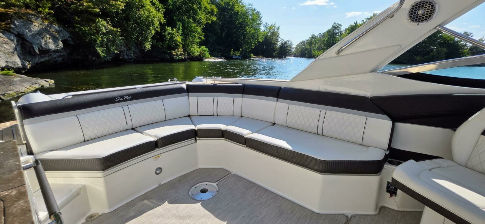 2019 Sea Ray 350 SLX 35