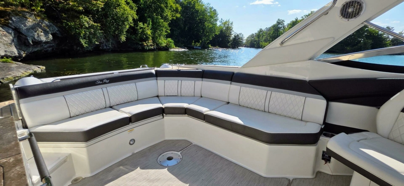 2019 Sea Ray 350 SLX 35