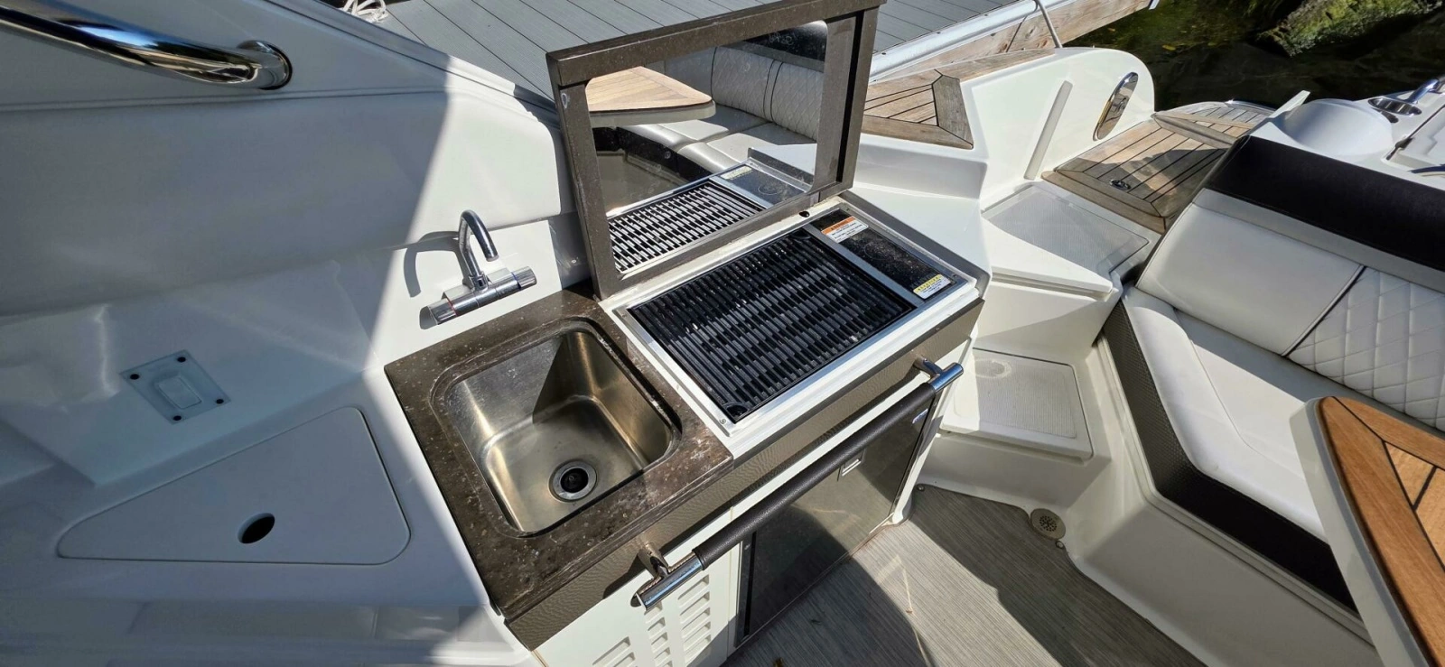 2019 Sea Ray 350 SLX 35