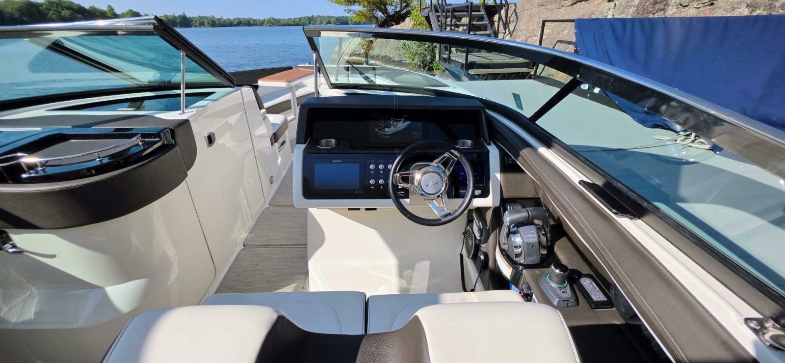 2019 Sea Ray 350 SLX 35