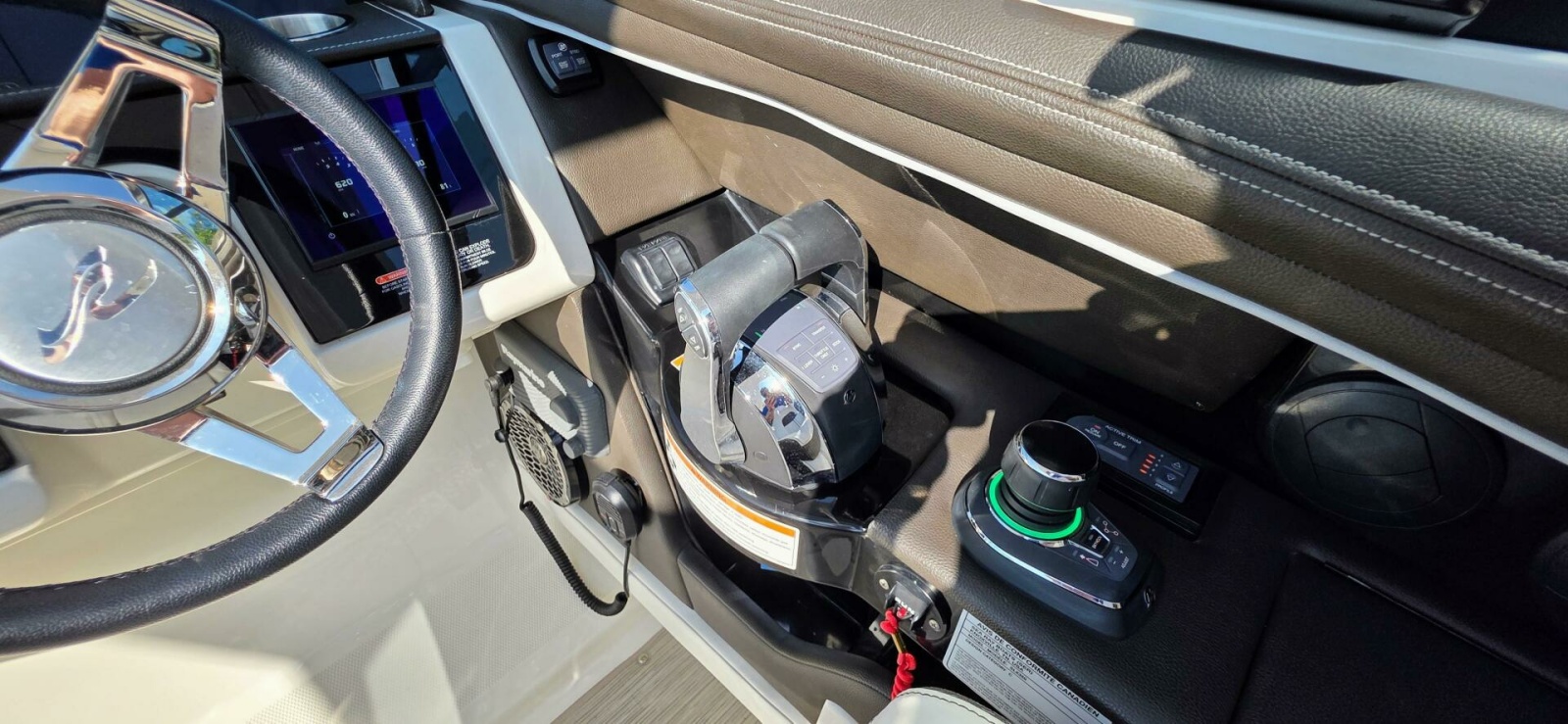 2019 Sea Ray 350 SLX 35