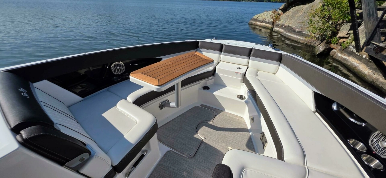 2019 Sea Ray 350 SLX 35