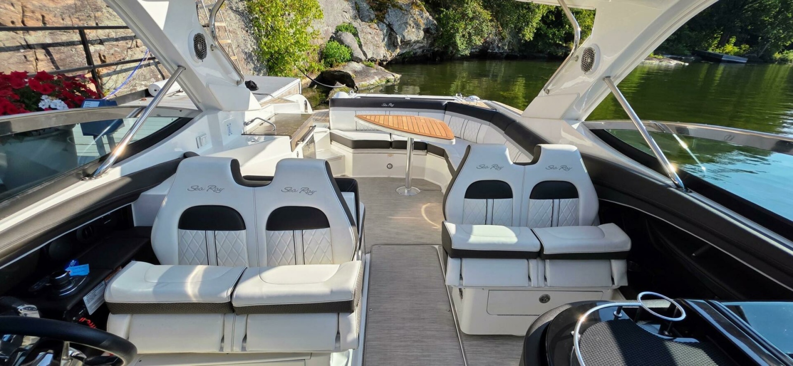 2019 Sea Ray 350 SLX 35