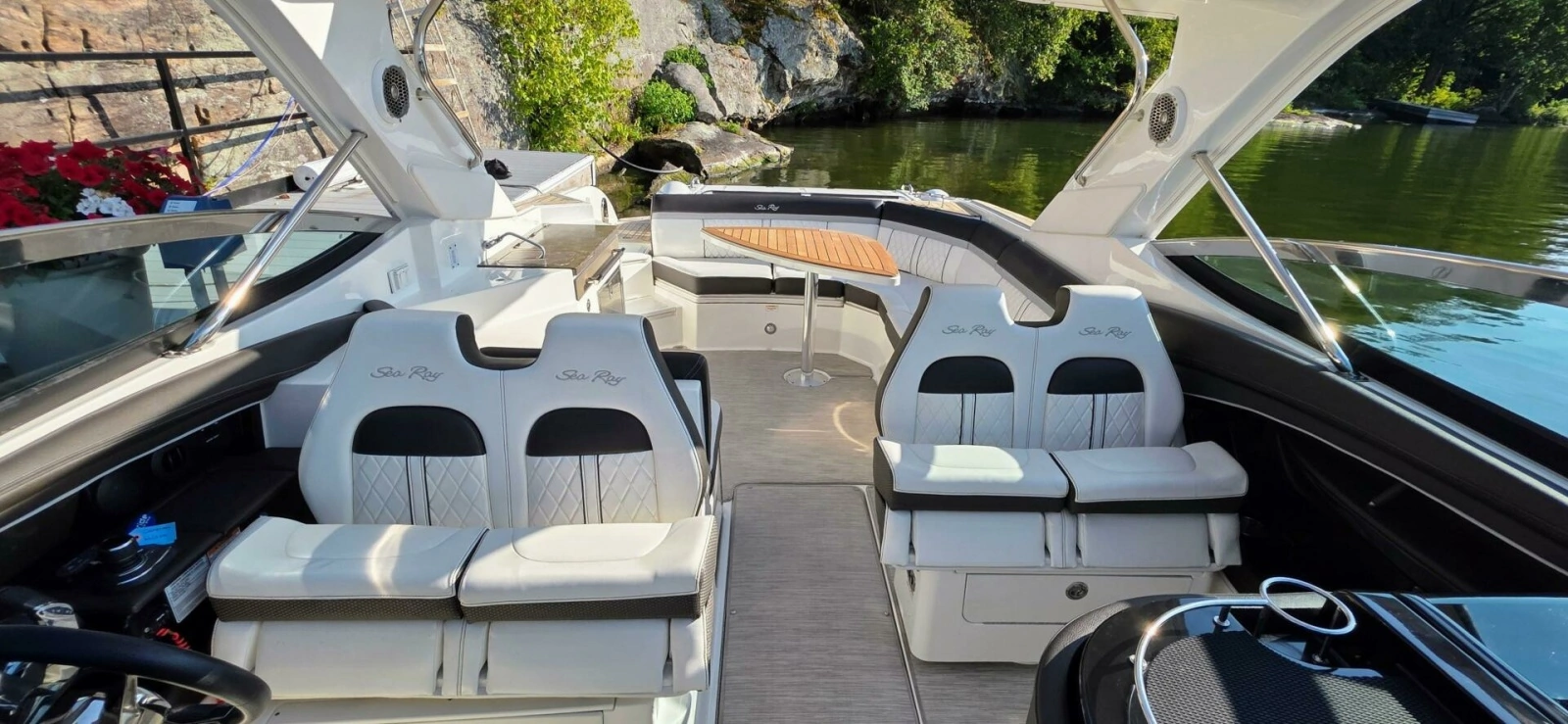 2019 Sea Ray 350 SLX 35