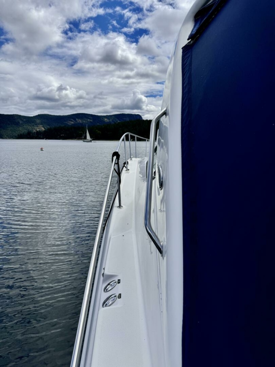 2008 Sea Ray 330 Sundancer 33