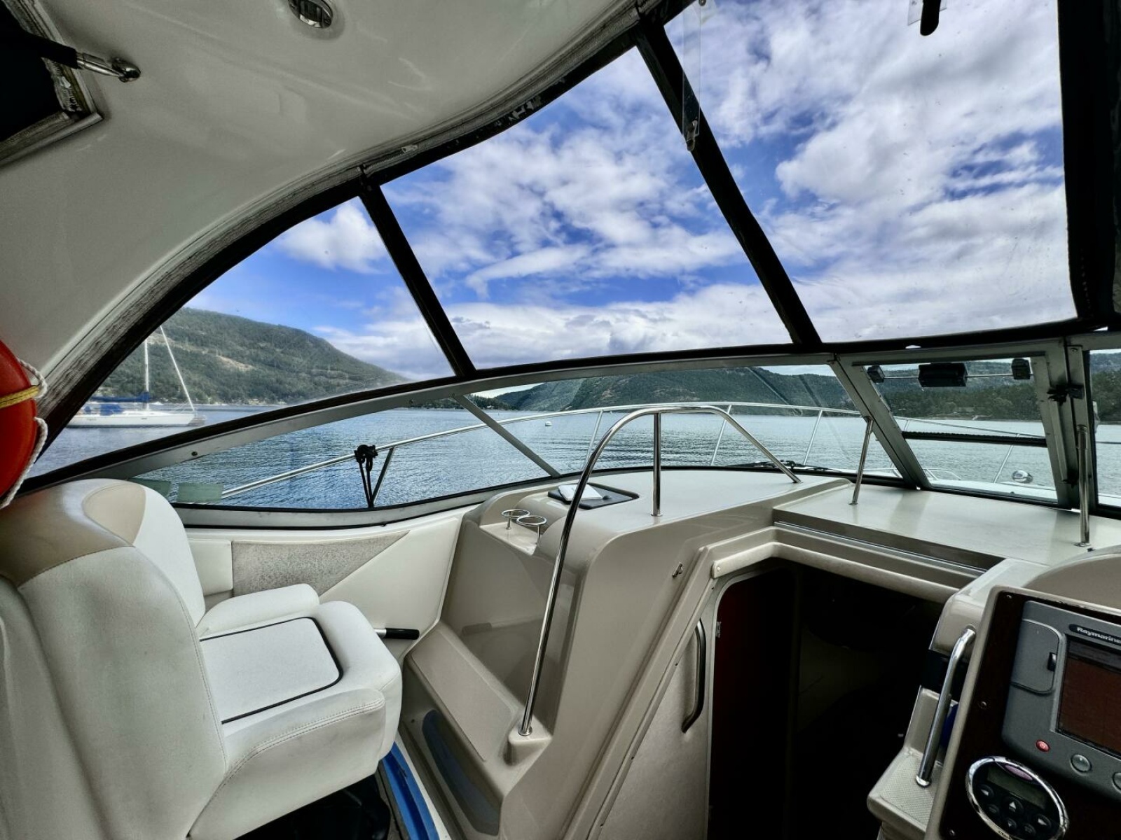 2008 Sea Ray 330 Sundancer 33