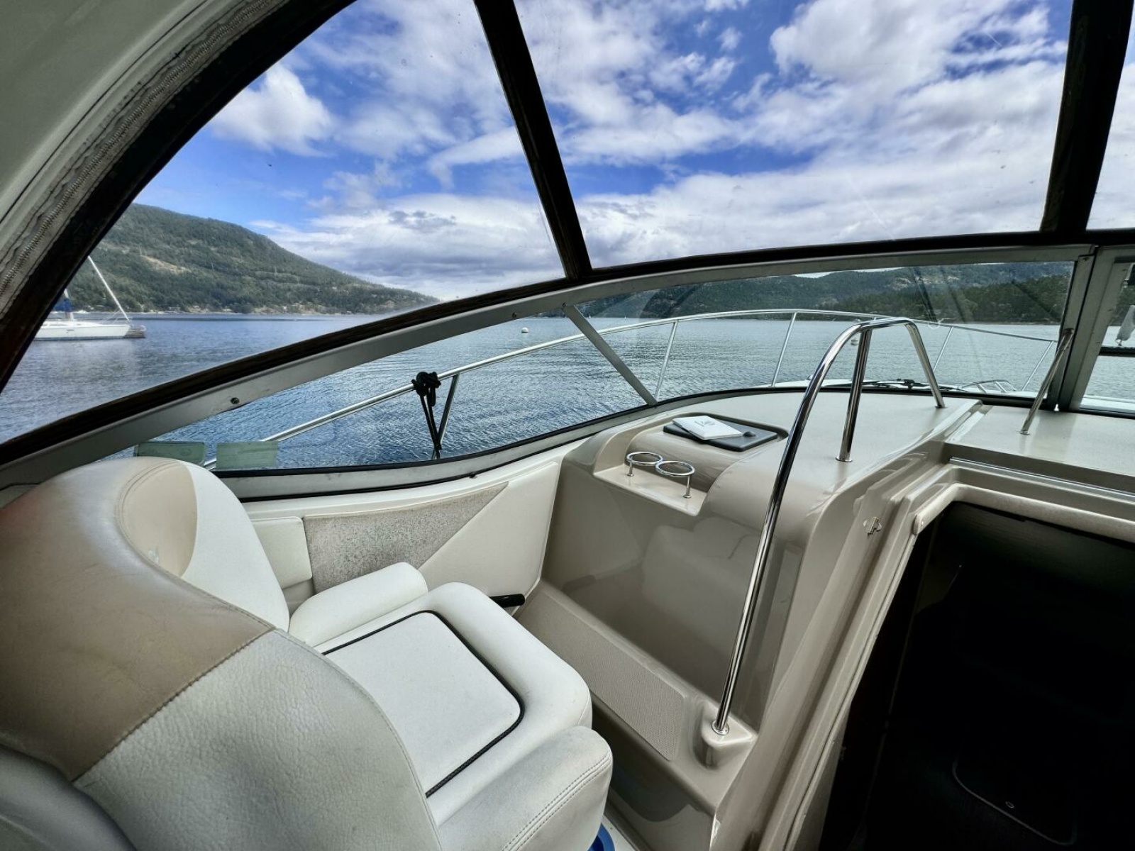 2008 Sea Ray 330 Sundancer 33