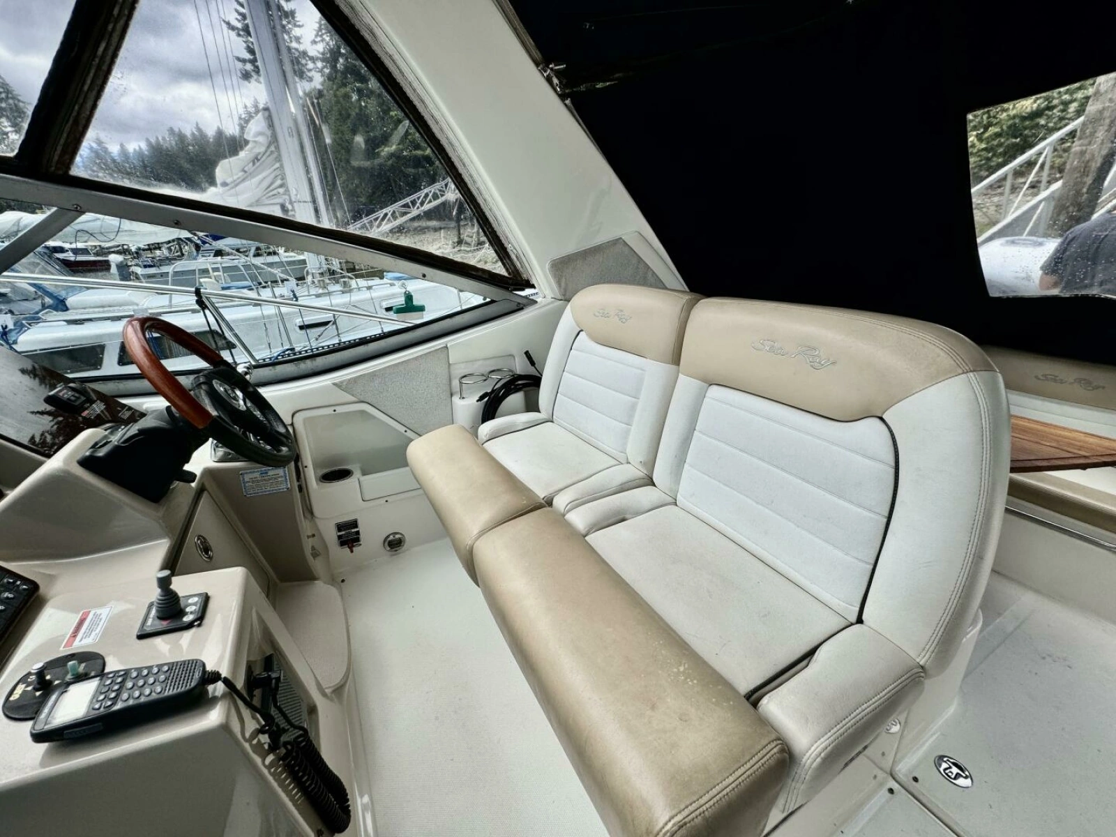2008 Sea Ray 330 Sundancer 33