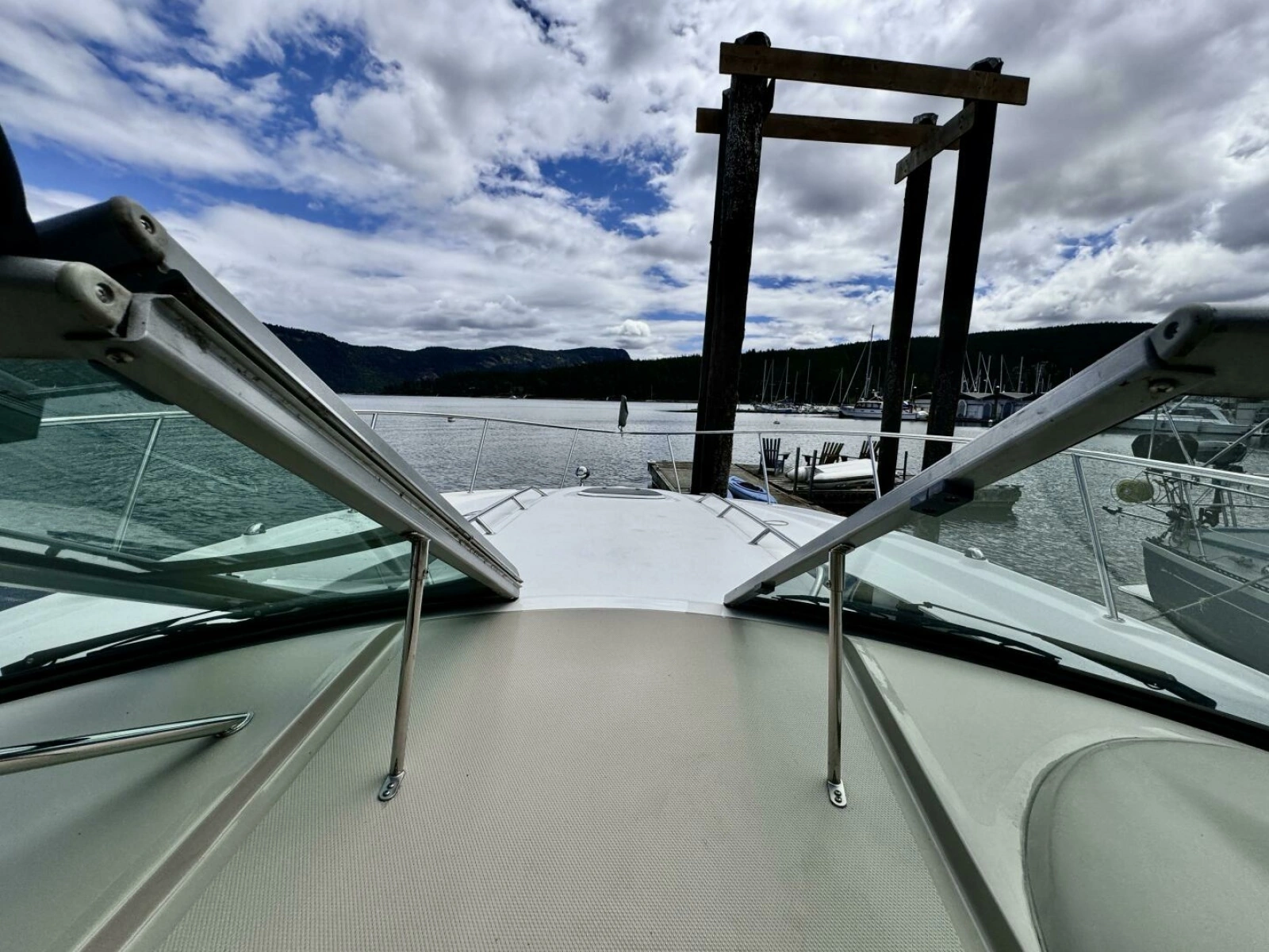 2008 Sea Ray 330 Sundancer 33
