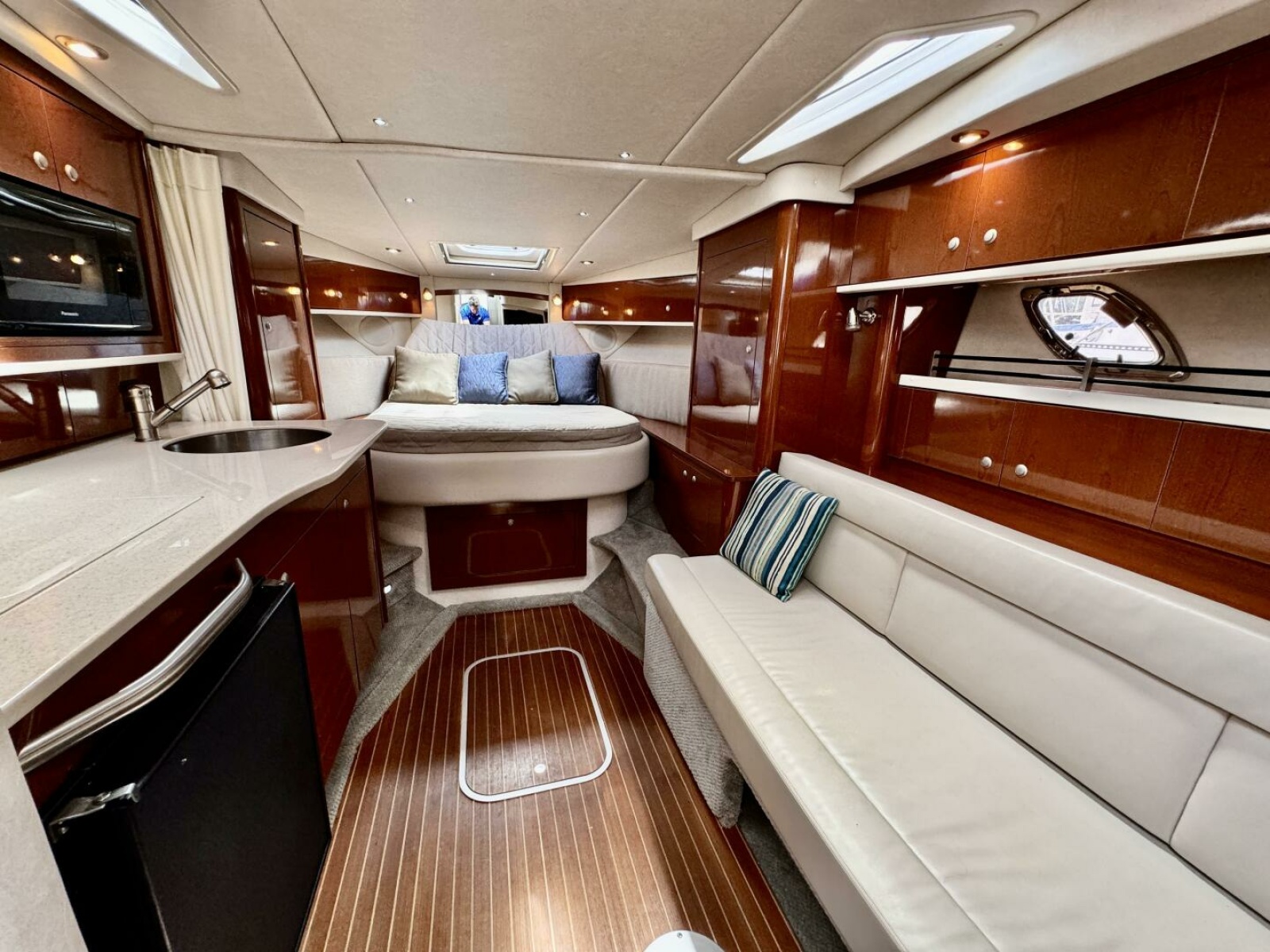 2008 Sea Ray 330 Sundancer 33