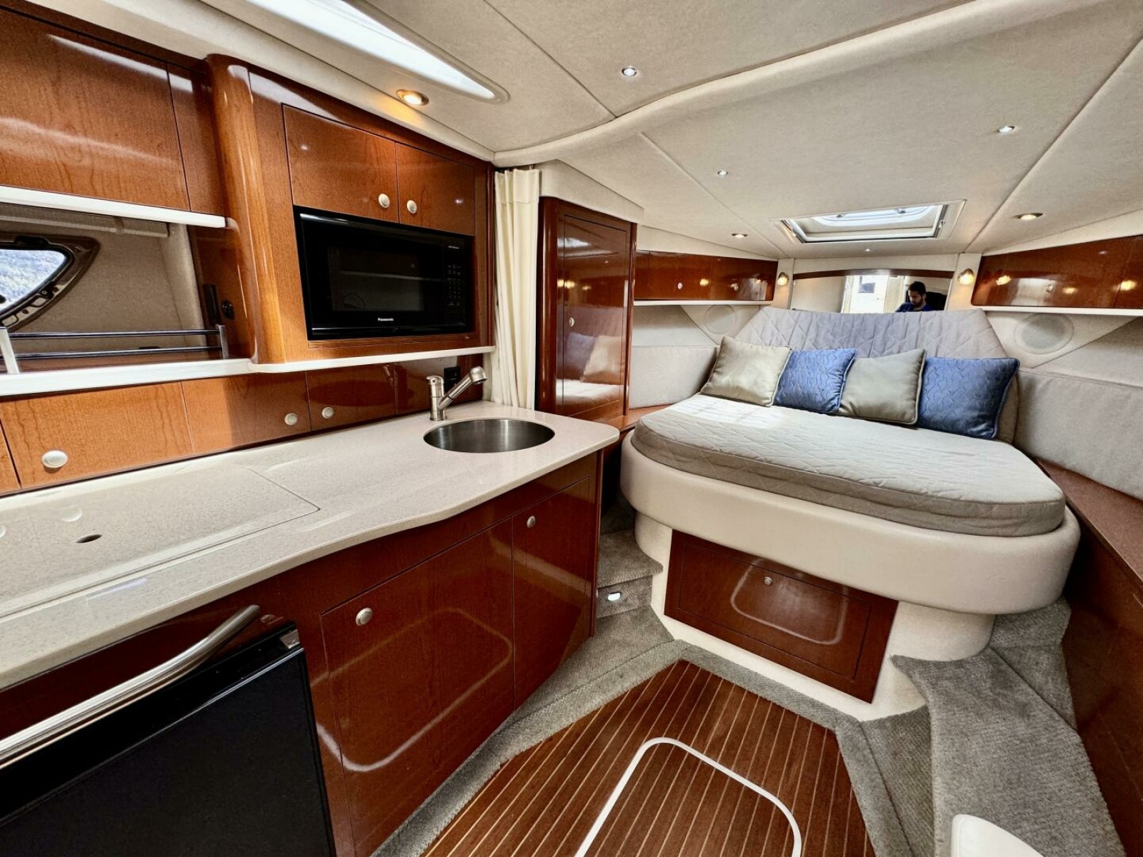 2008 Sea Ray 330 Sundancer 33