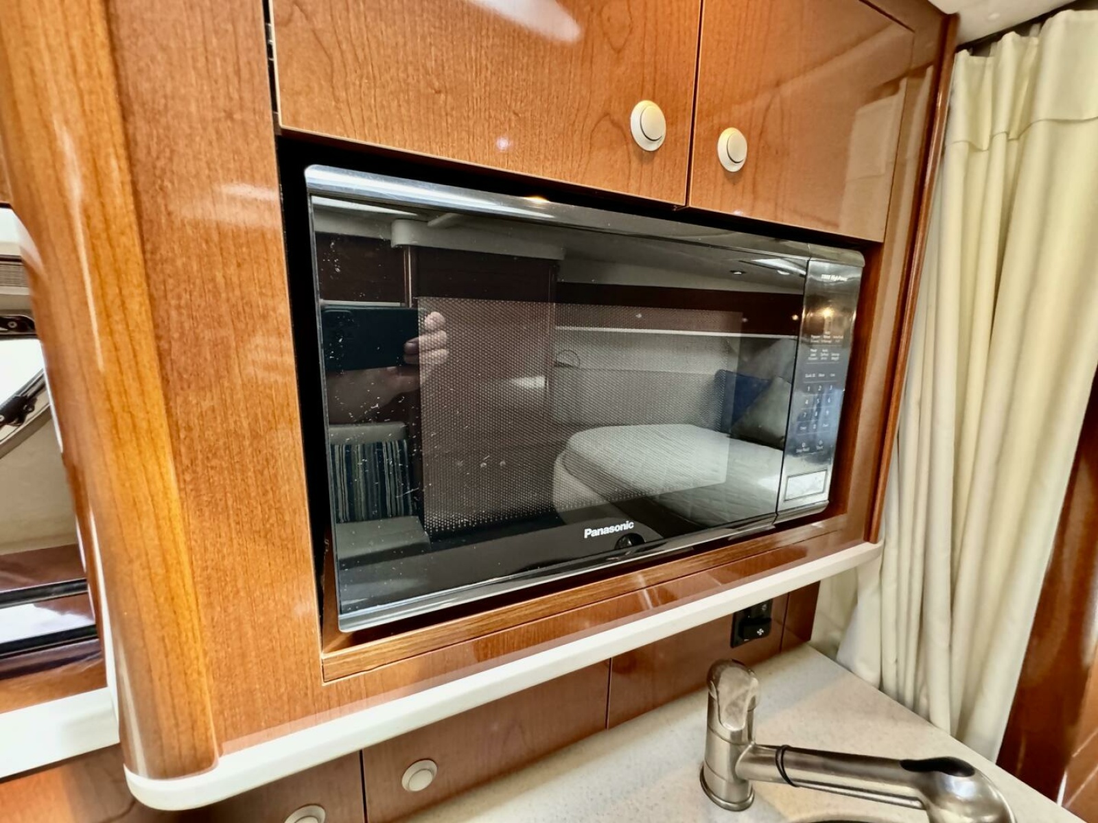 2008 Sea Ray 330 Sundancer 33