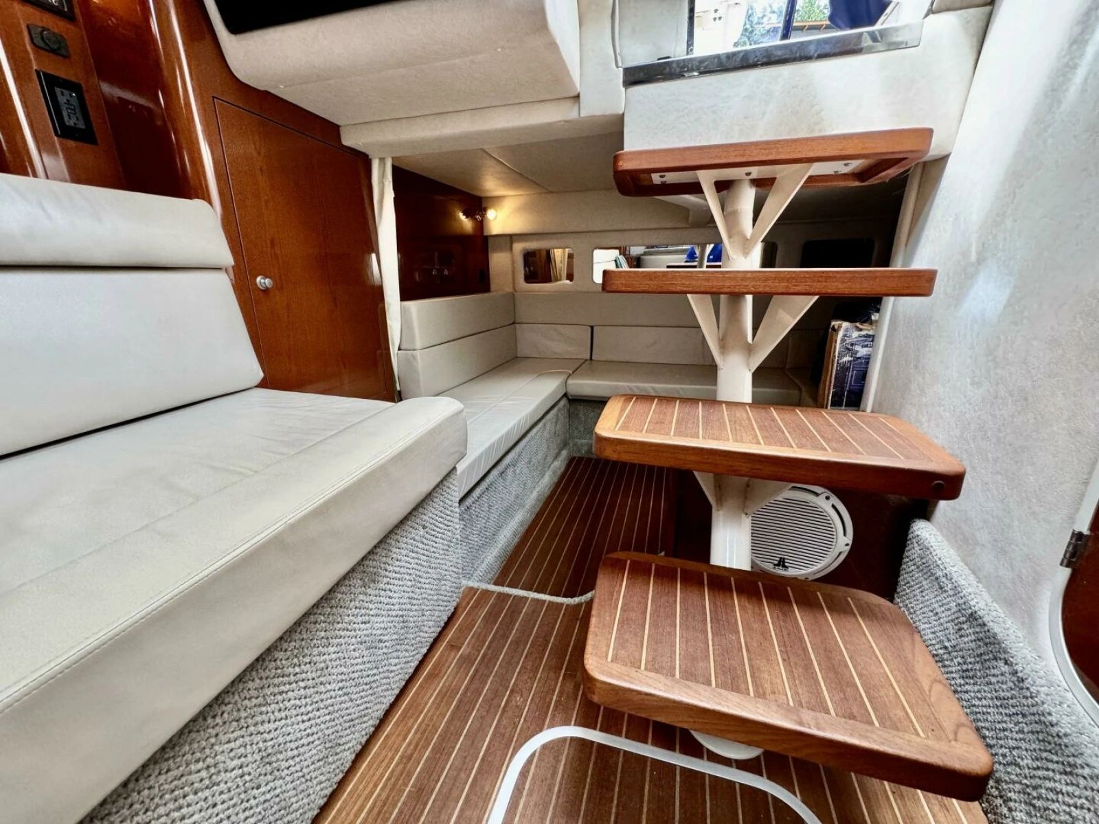 2008 Sea Ray 330 Sundancer 33