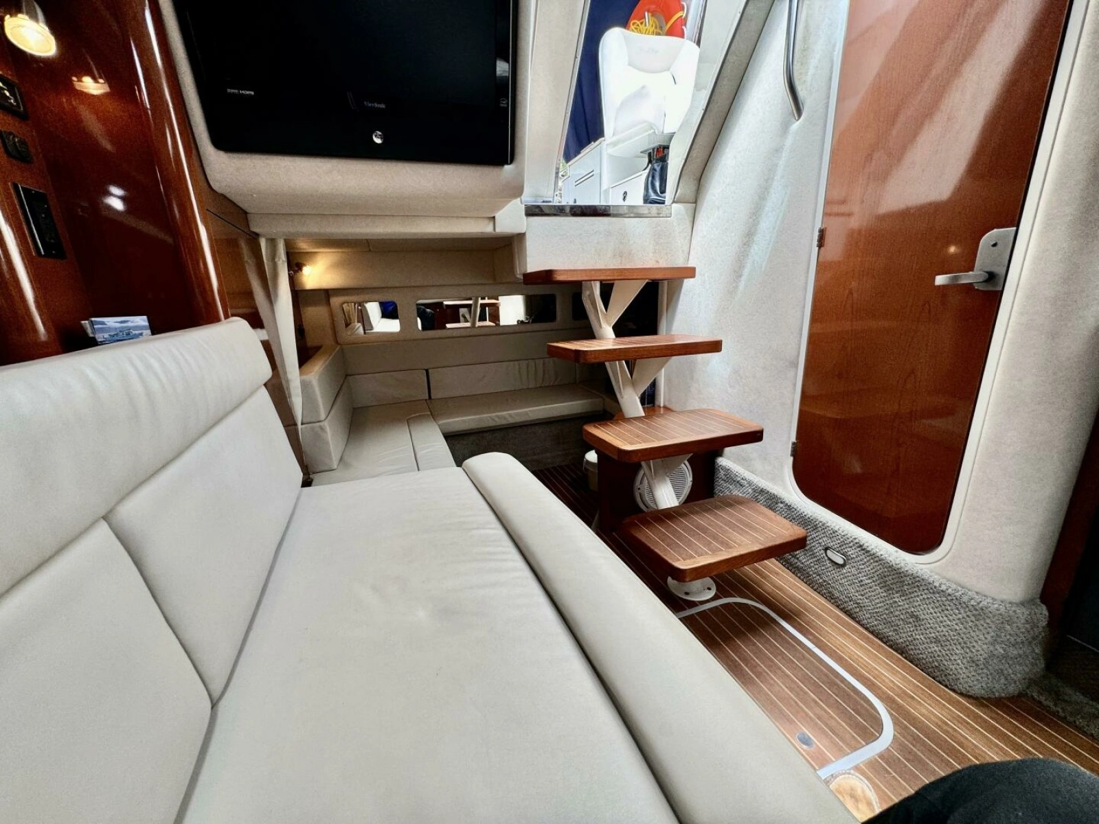 2008 Sea Ray 330 Sundancer 33