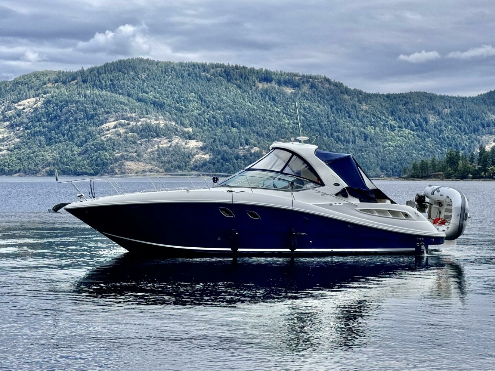 2008 Sea Ray 330 Sundancer 33