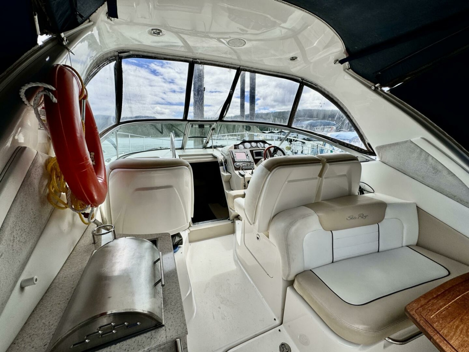 2008 Sea Ray 330 Sundancer 33