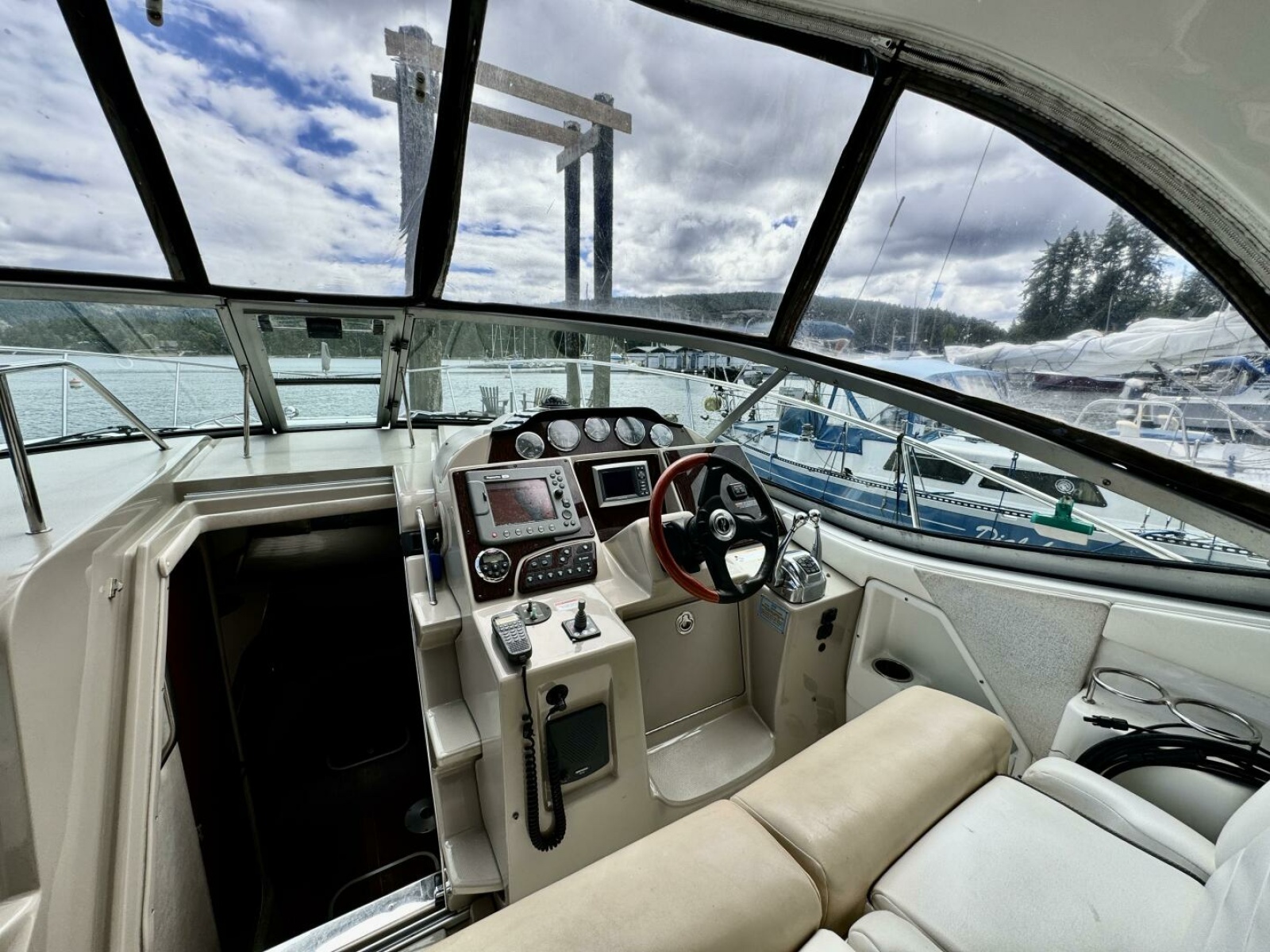 2008 Sea Ray 330 Sundancer 33