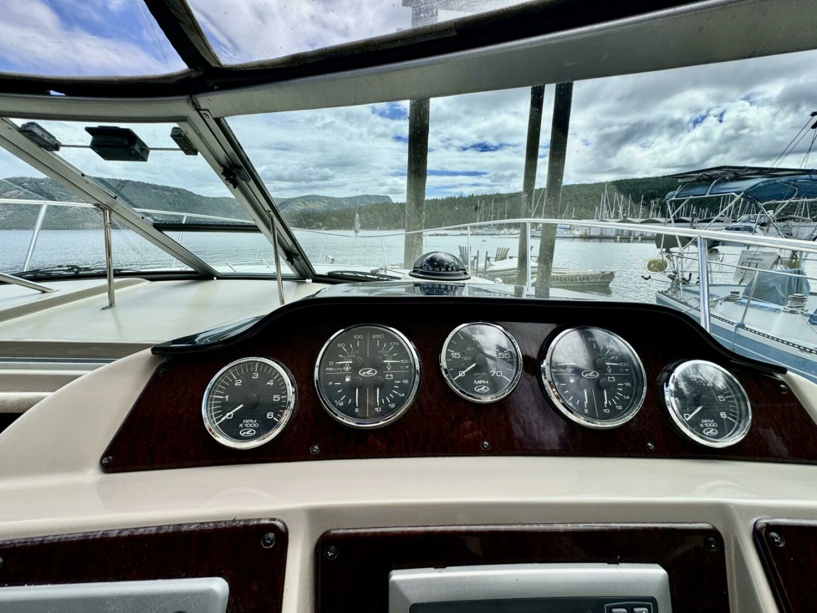 2008 Sea Ray 330 Sundancer 33