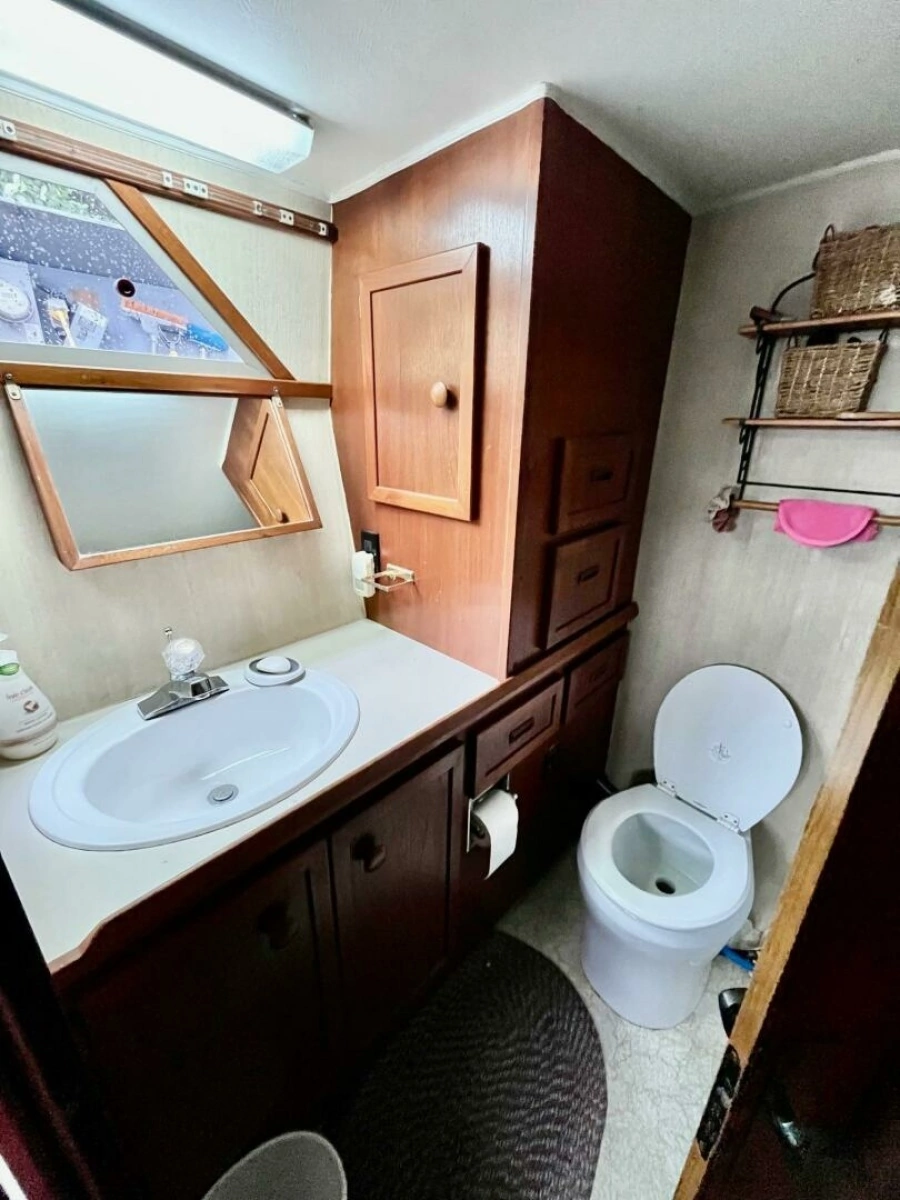 1983 Uniflite Double Cabin 42
