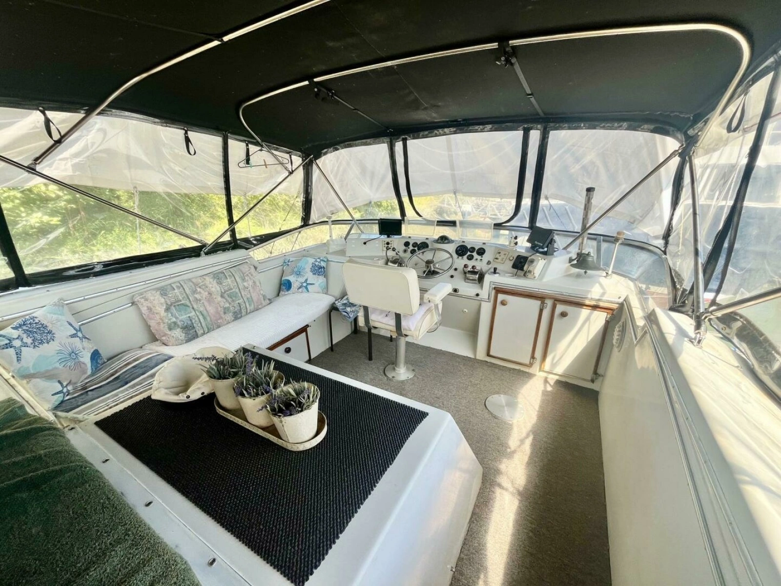 1983 Uniflite Double Cabin 42