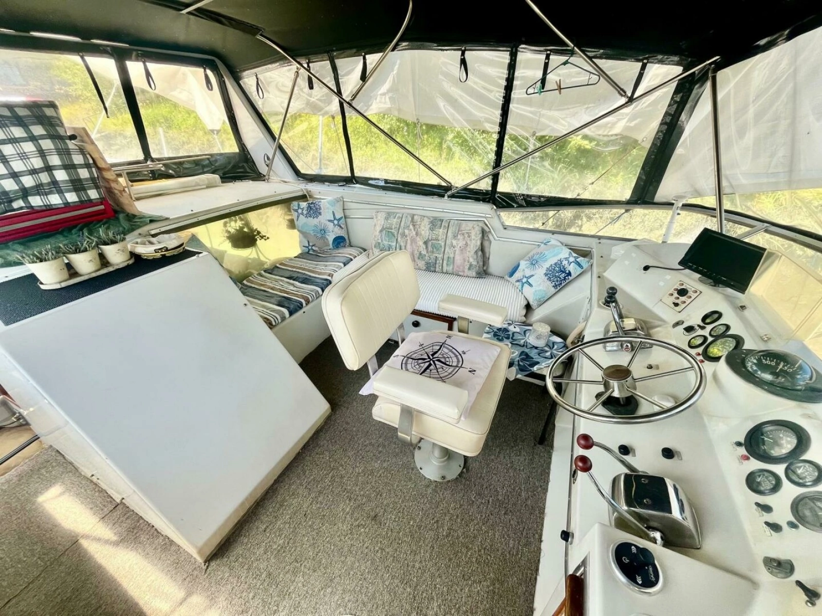 1983 Uniflite Double Cabin 42
