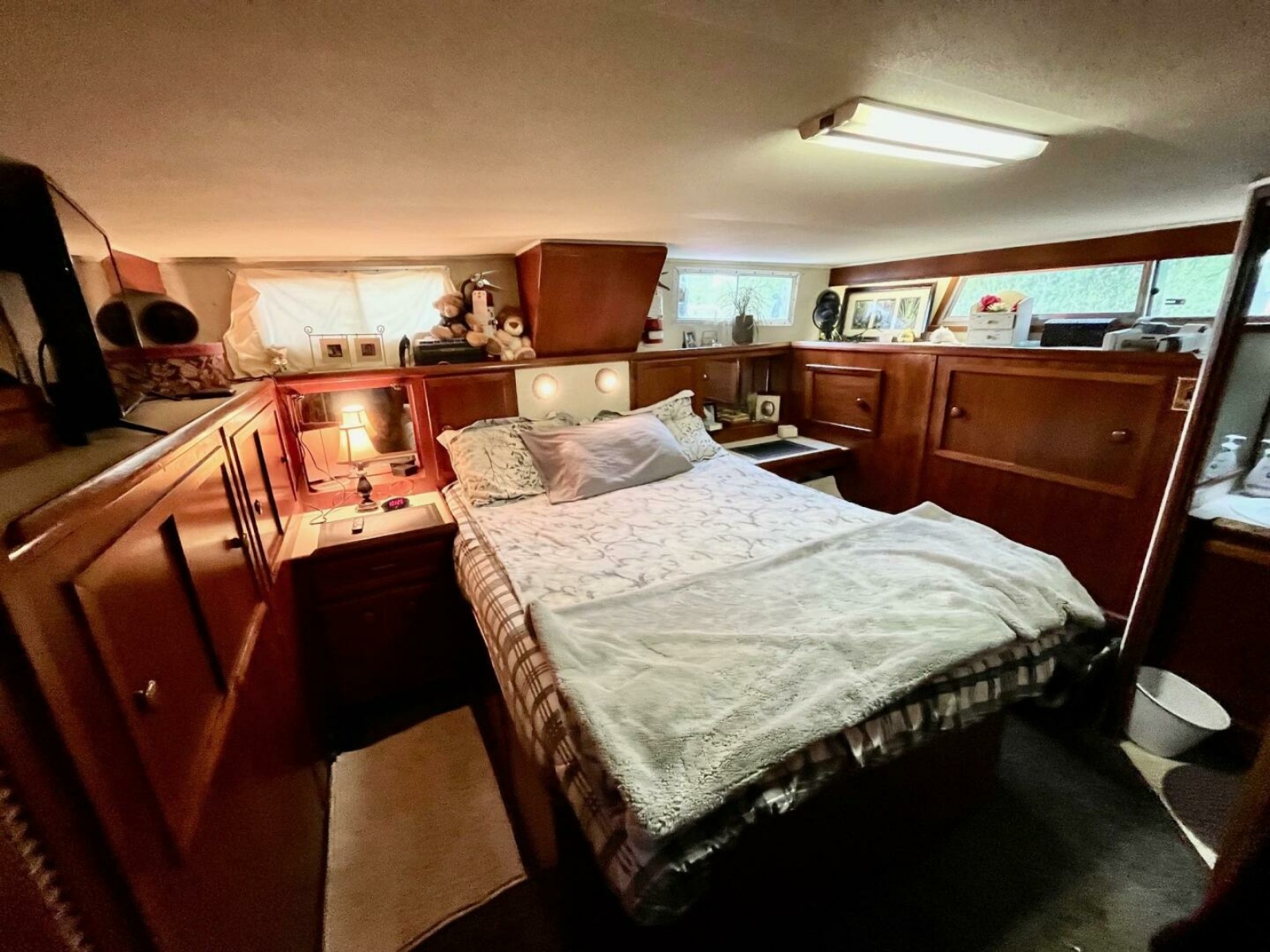 1983 Uniflite Double Cabin 42
