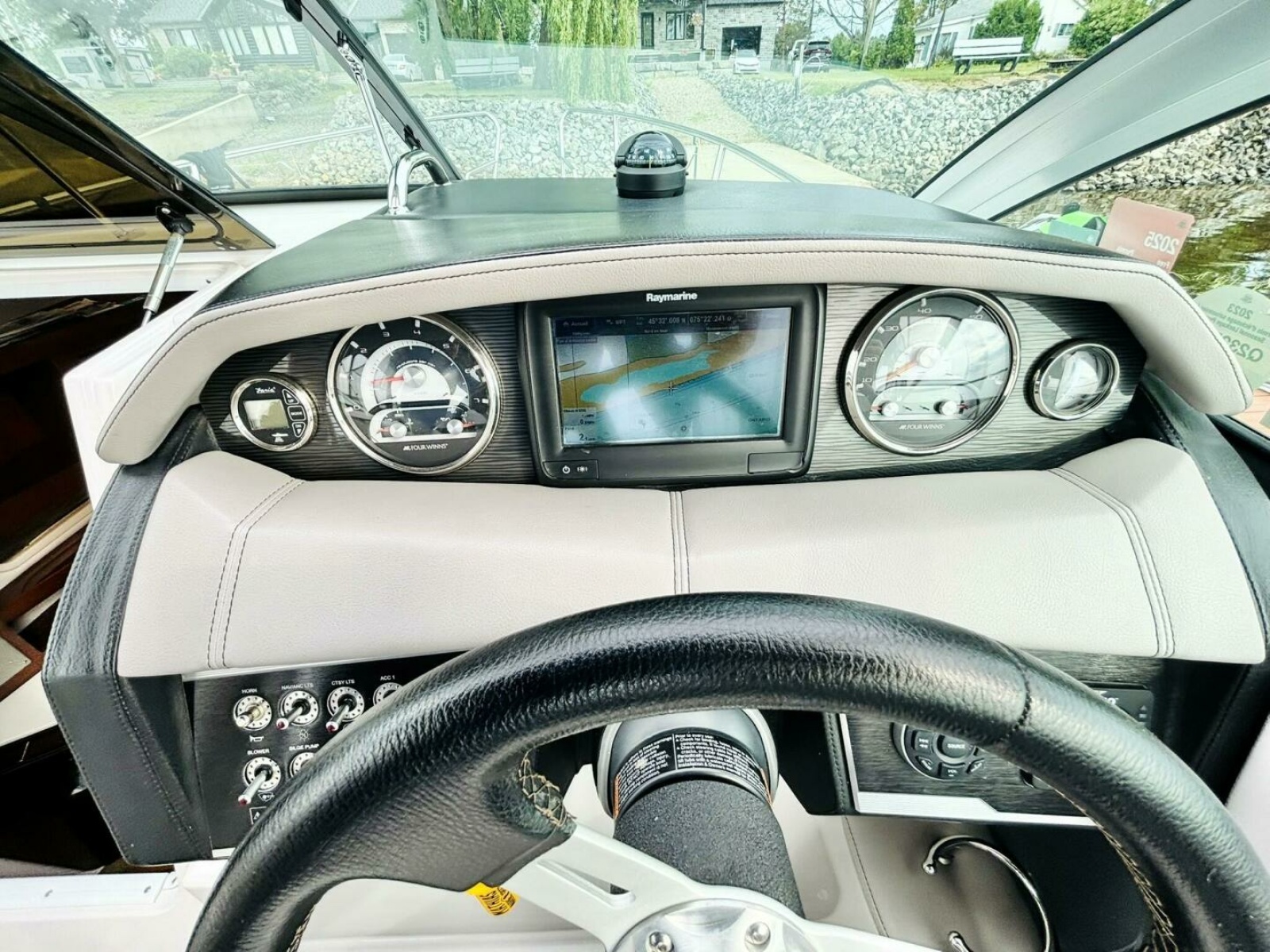 2017 Four Winns V255 25