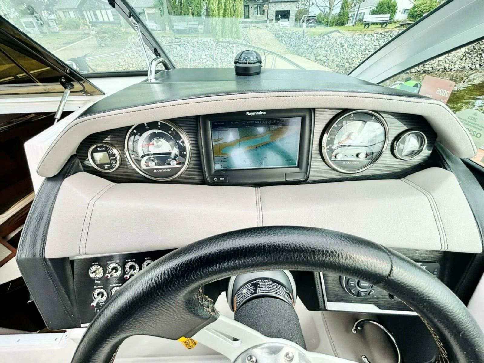 2017 Four Winns V255 25