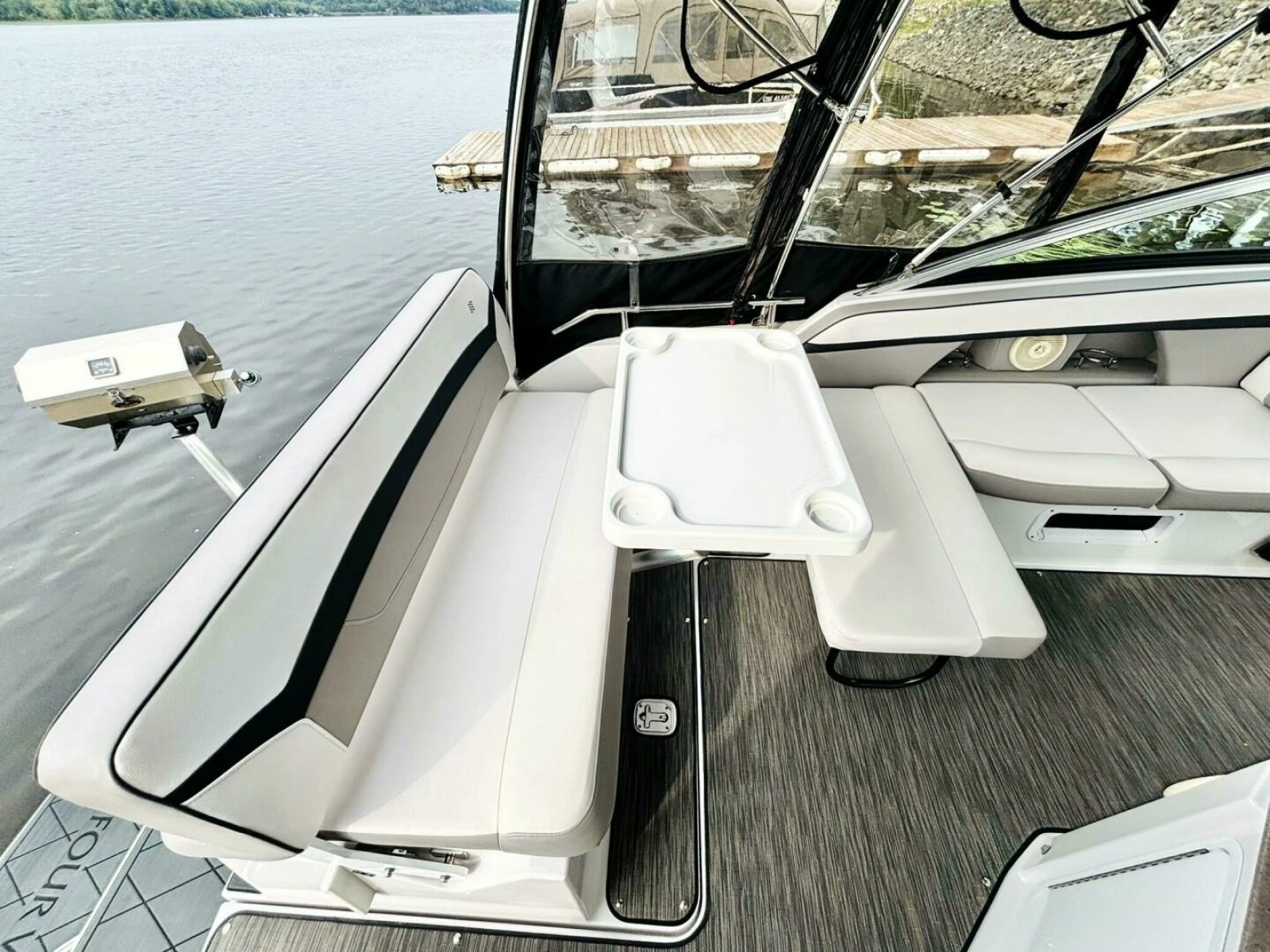 2017 Four Winns V255 25