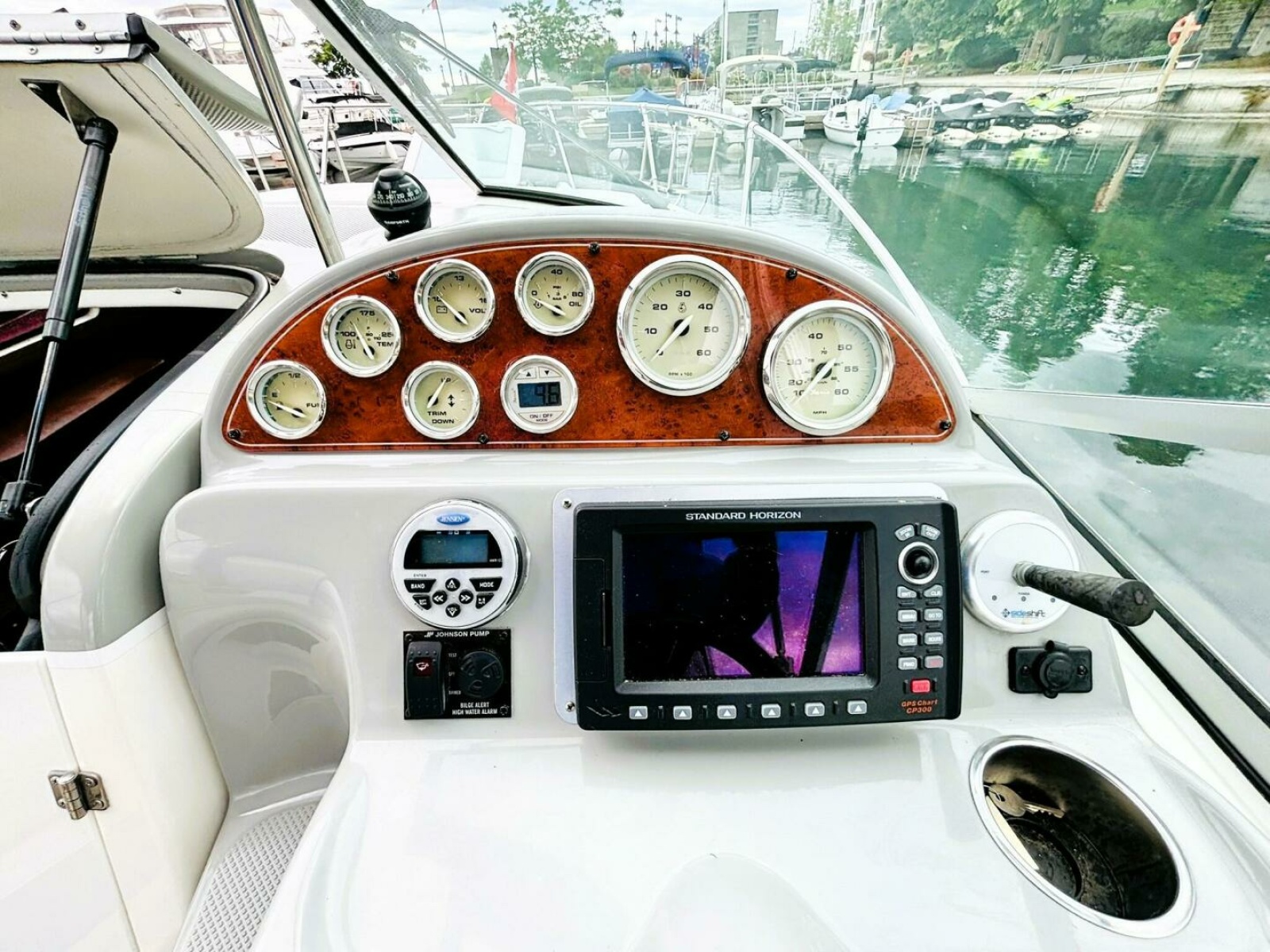 2008 Bayliner 245 SB 24